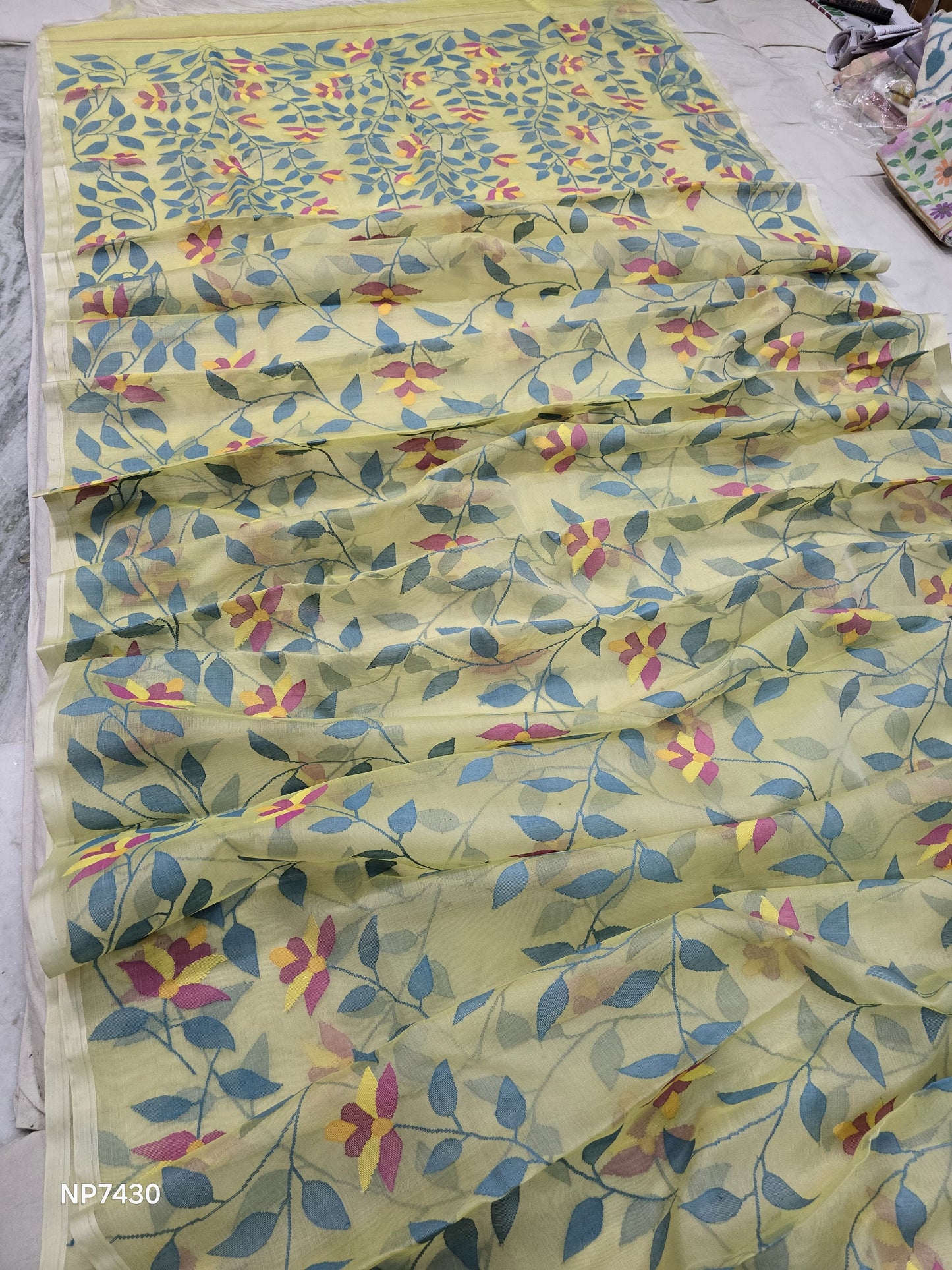 Vaminia Tantuj Jamdani saree handwoven sarees - Saffronfashionindia