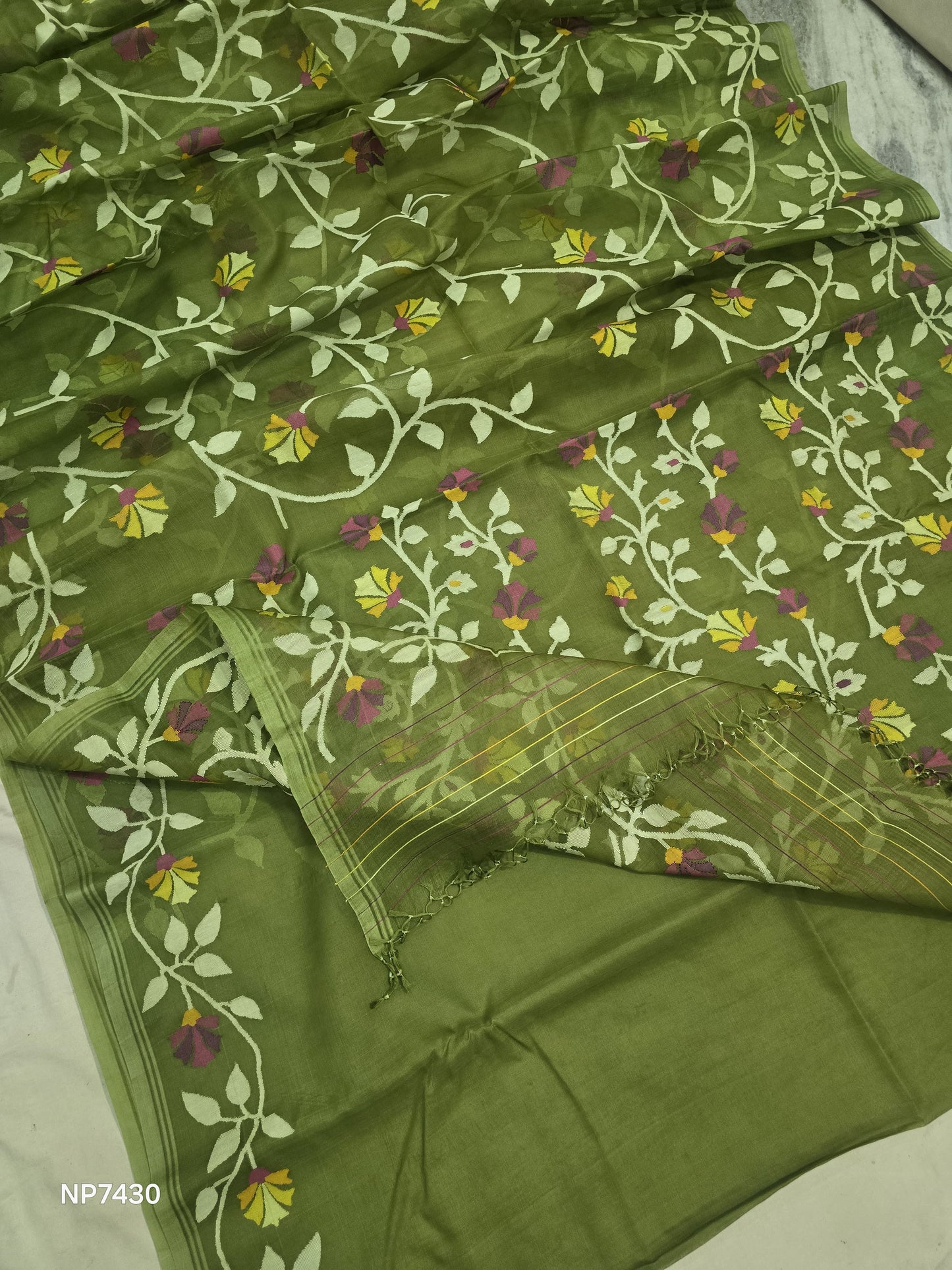 Green muslin Tantuj saree Jamdani saree Indian saree blouse - Saffronfashionindia