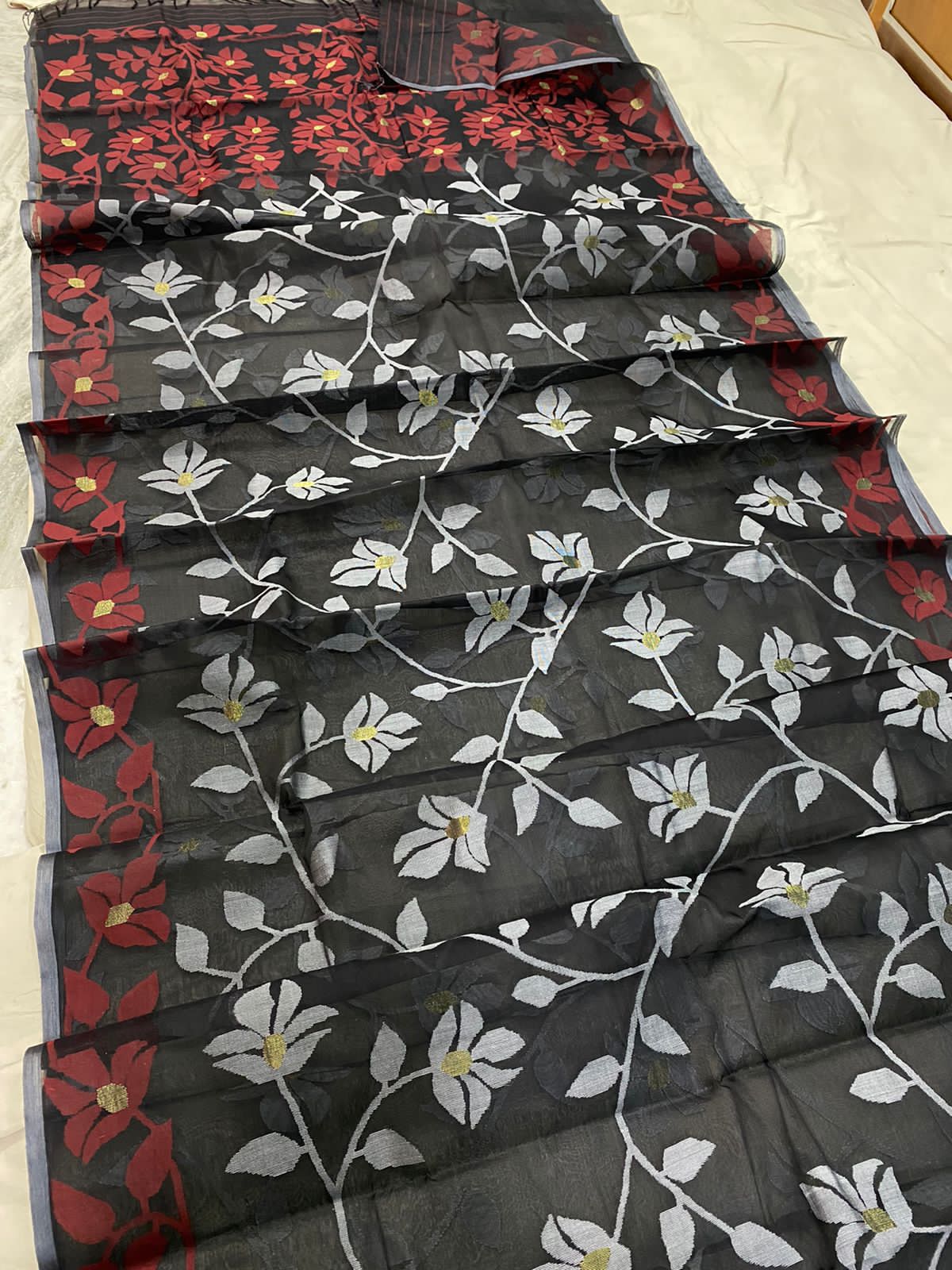 Lavasha tantuj jamdani sarees - Saffronfashionindia
