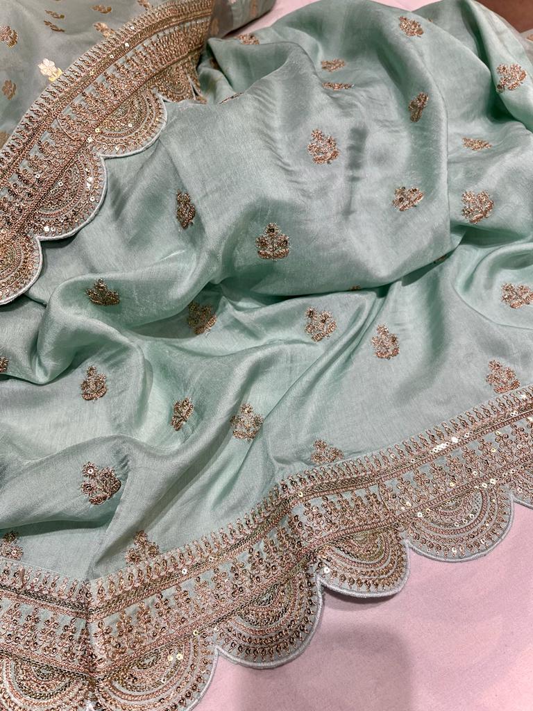 Scalloped weaving beautiful saree - Saffronfashionindia