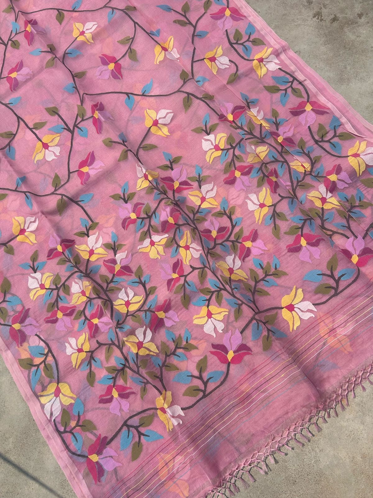 Pink muslin Tantuj jamdani saree - Saffronfashionindia