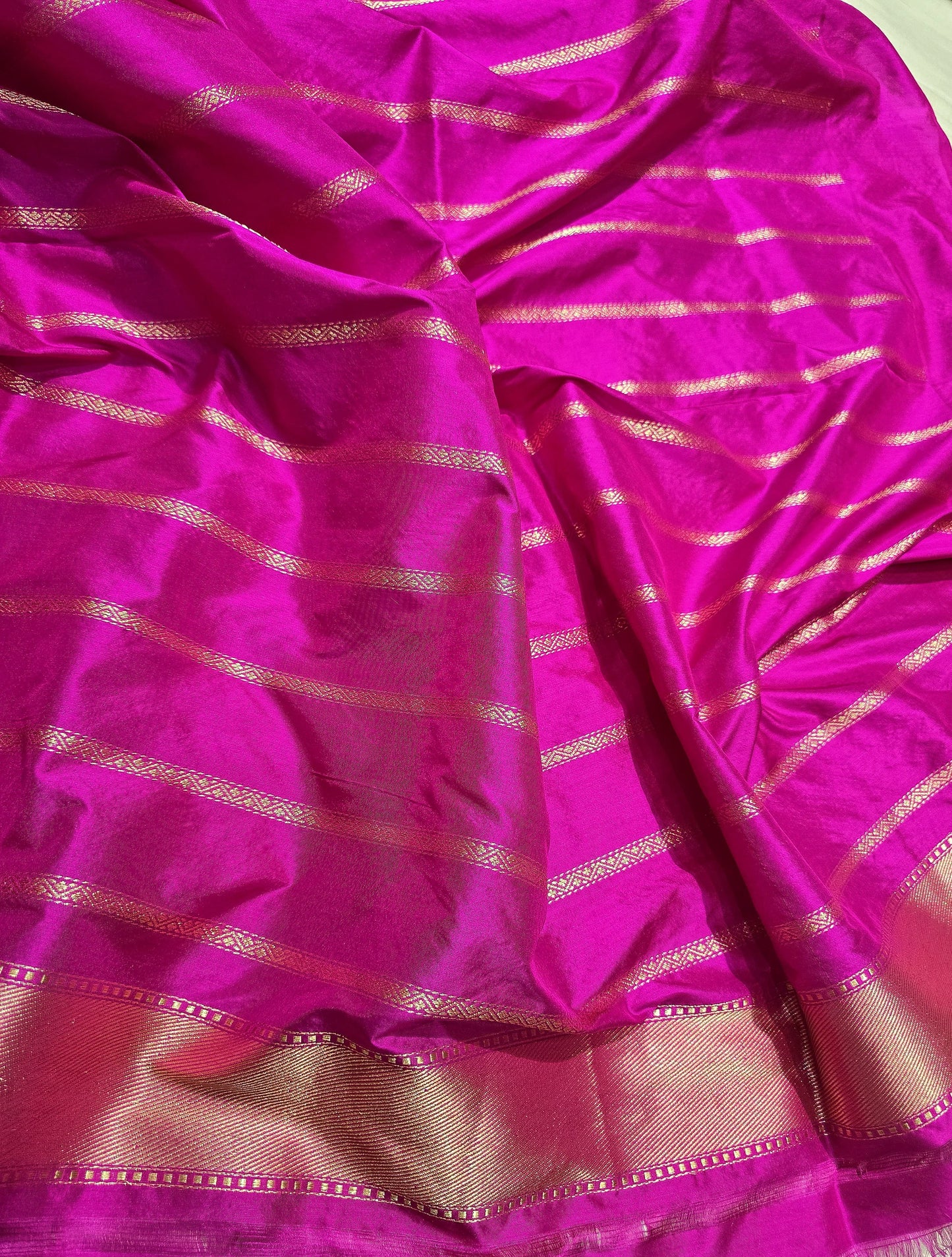 Mohmita Banarsi saree handwoven sarees kadwa sari blouse - Saffronfashionindia