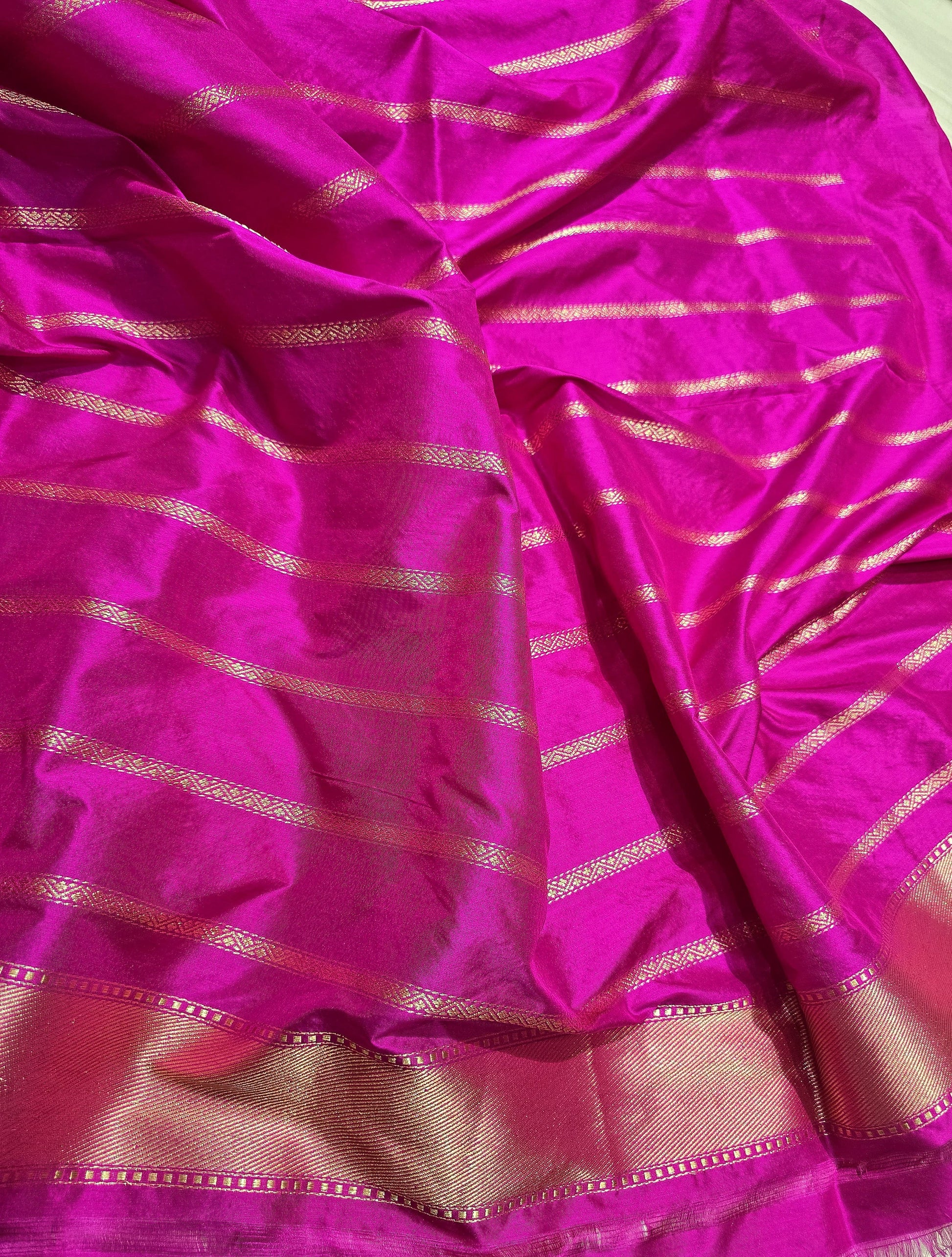 Mohmita Banarsi saree handwoven sarees kadwa sari blouse - Saffronfashionindia