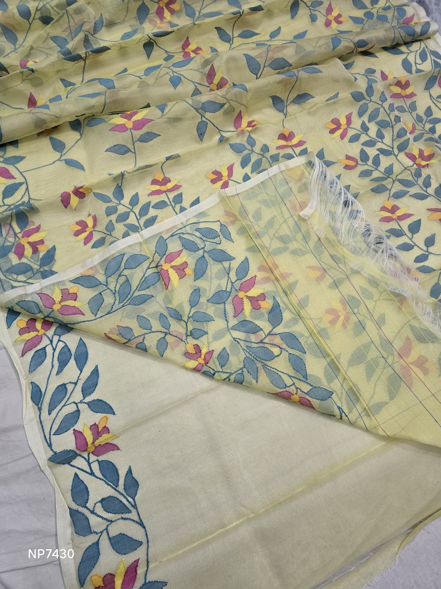 Vaminia Tantuj Jamdani saree handwoven sarees - Saffronfashionindia