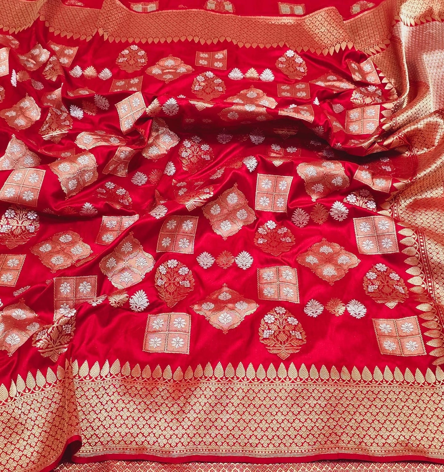 Red Banarsi Handwoven Kadwa silk Saree Indian Heritage Traditional Sarees - Saffronfashionindia