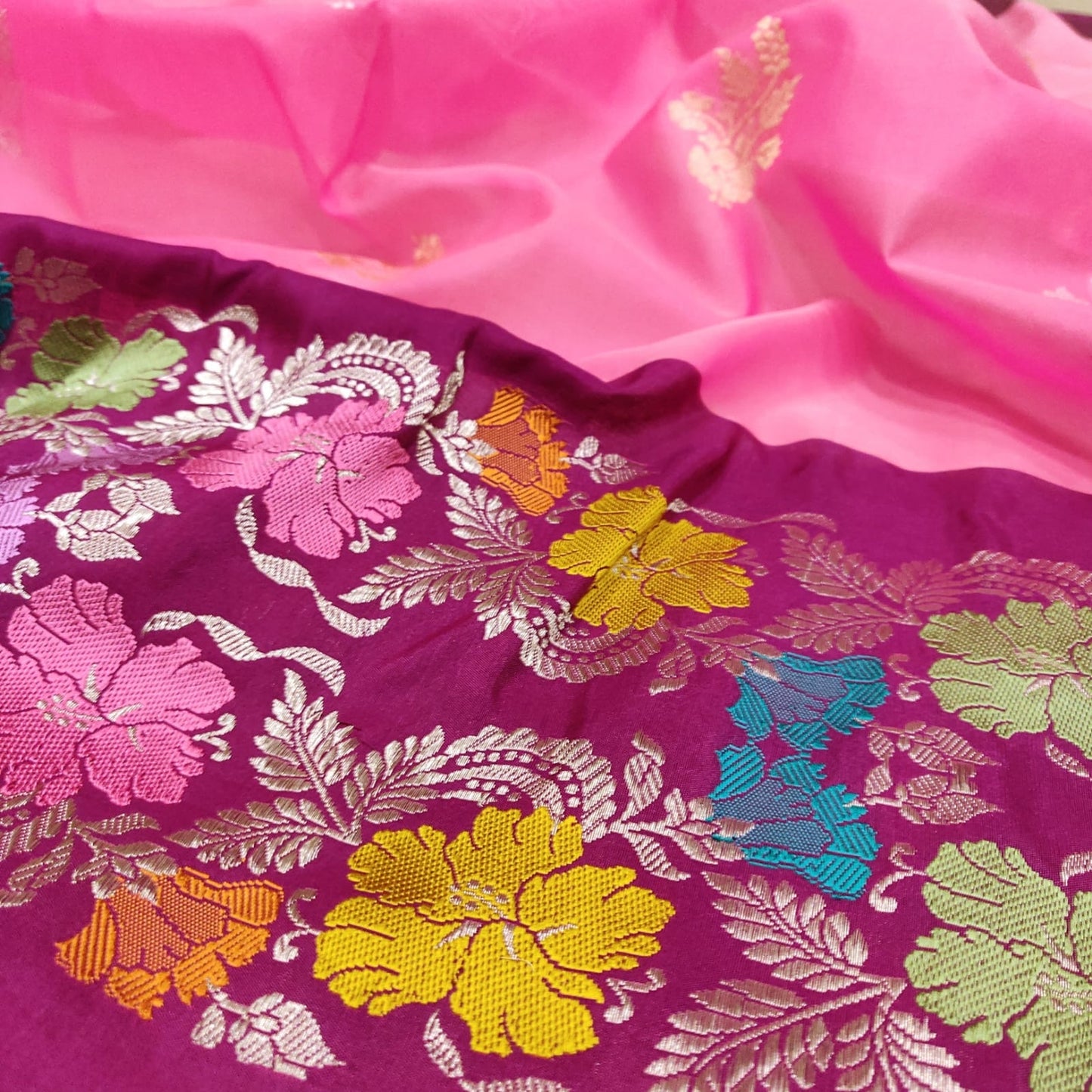 Zinat handwoven kora kadwa sarees - Saffronfashionindia