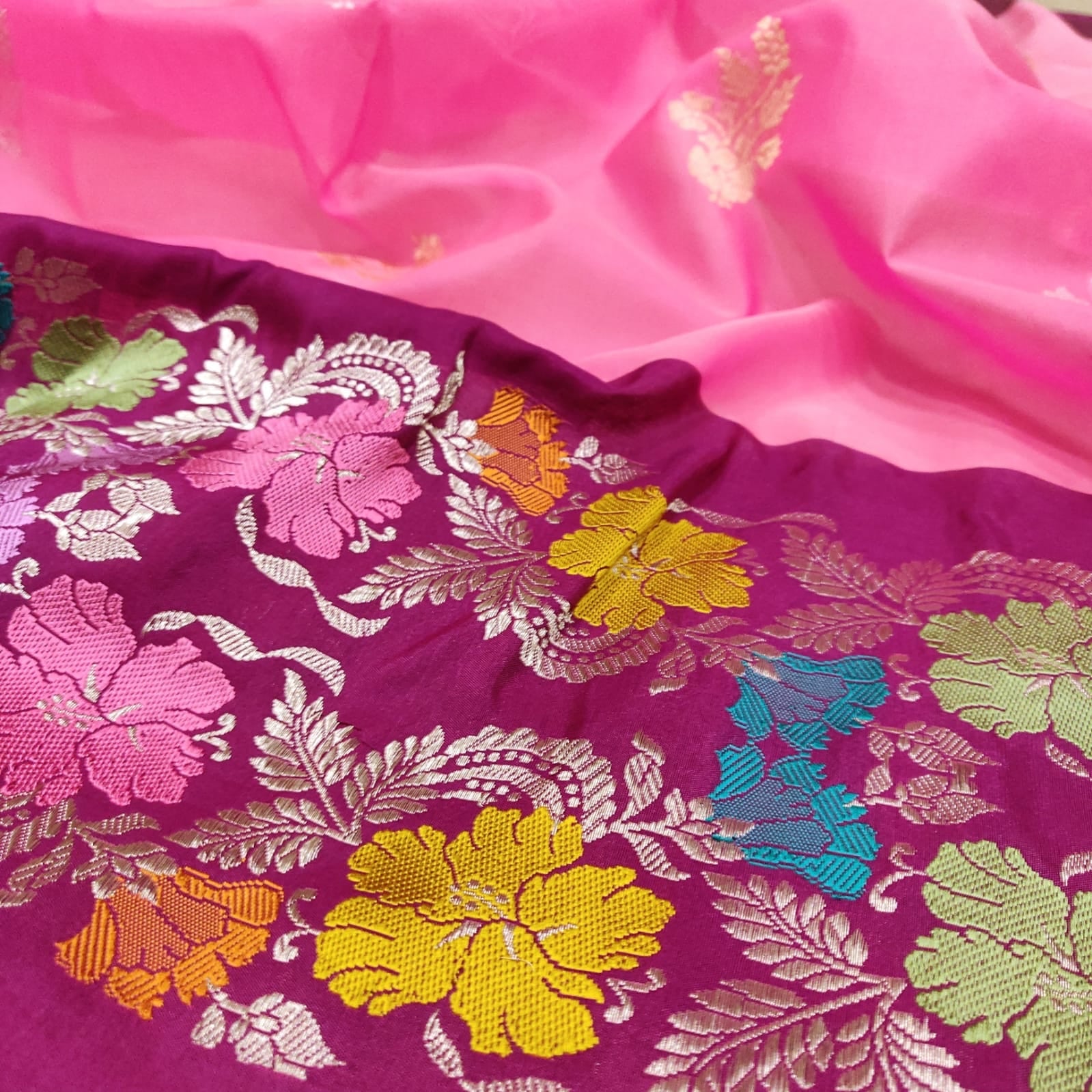 Zinat handwoven kora kadwa sarees - Saffronfashionindia