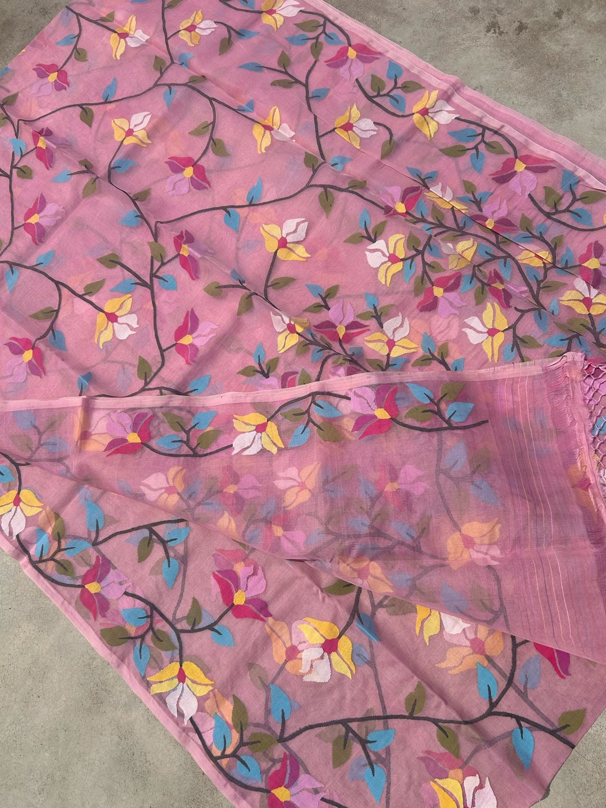Pink muslin Tantuj jamdani saree - Saffronfashionindia
