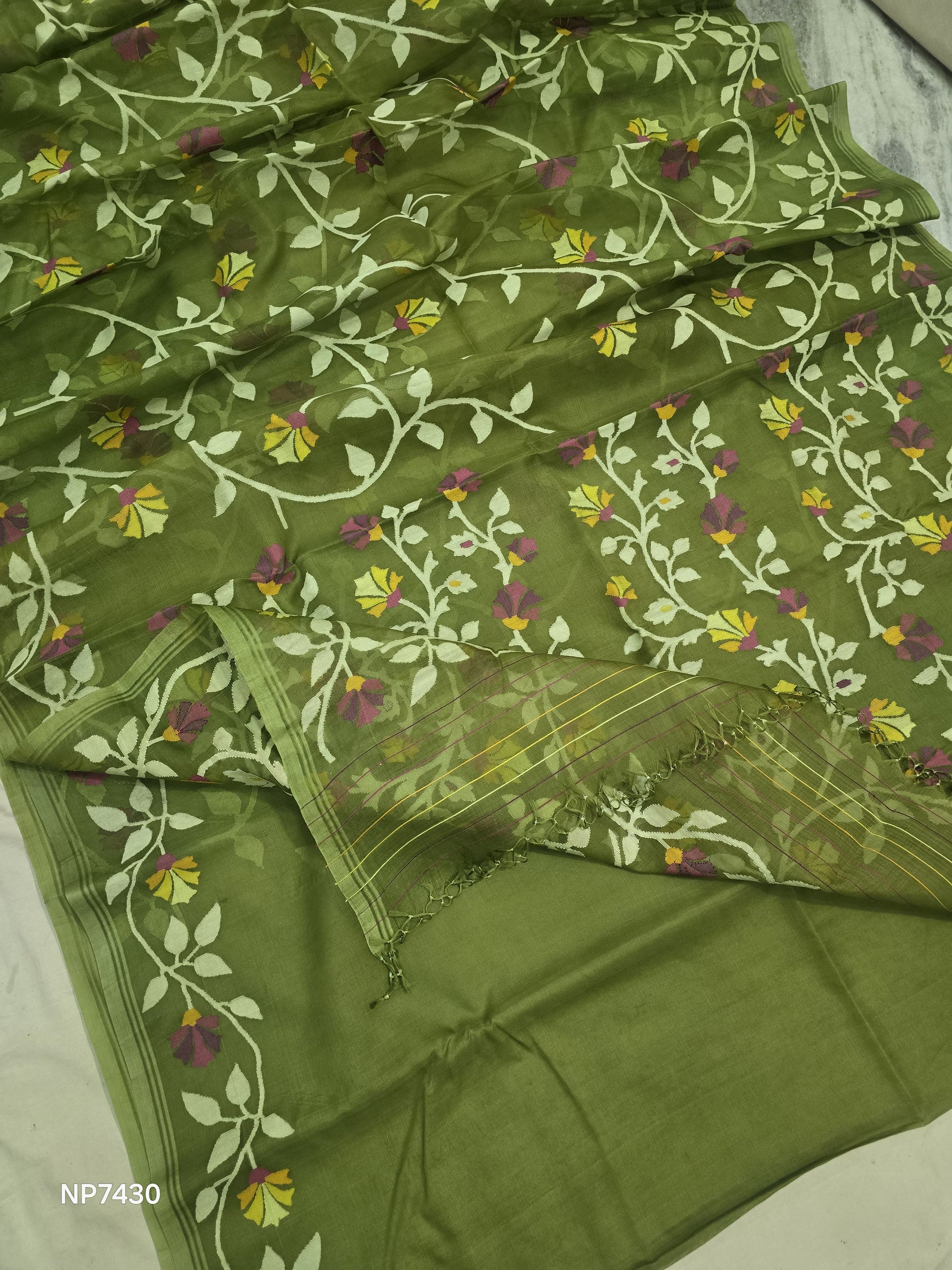 Green muslin Tantuj saree Jamdani saree Indian saree blouse - Saffronfashionindia