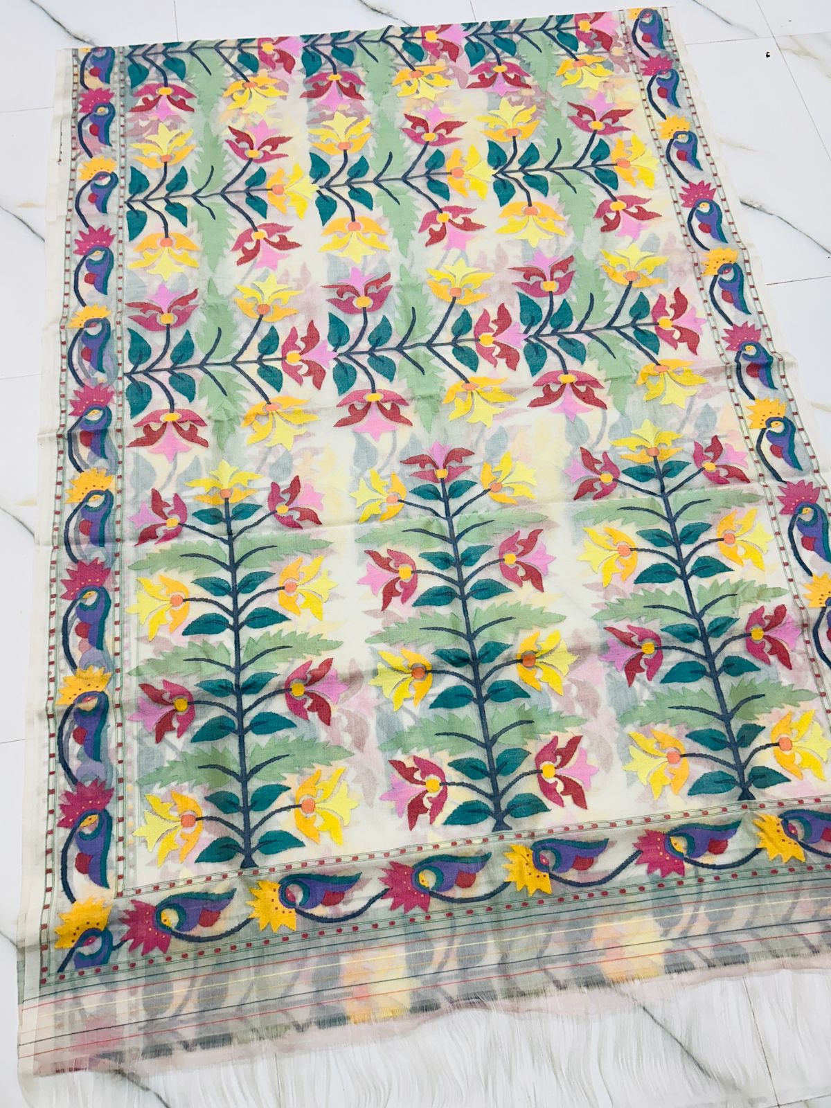 Livina Jamdani saree Tantuj Muslin handwoven sari blouse Saffronfashionindia