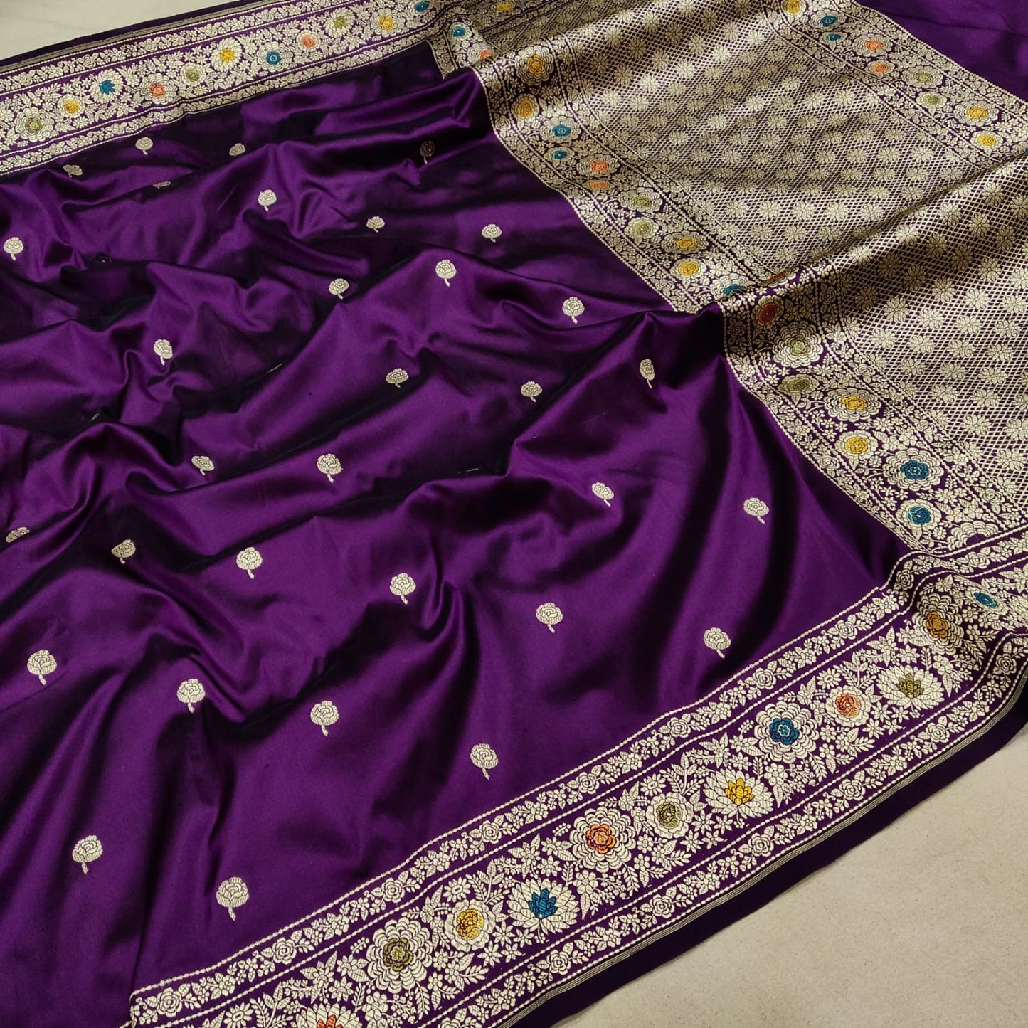 Humera Katan handwoven kadwa saree - Saffronfashionindia