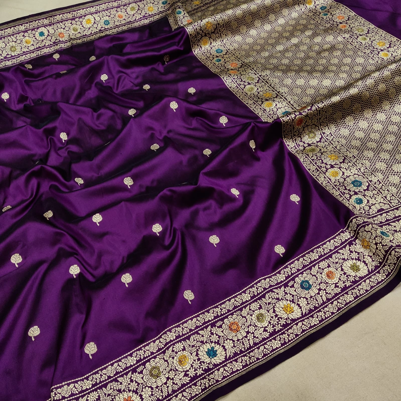 Humera Katan handwoven kadwa saree - Saffronfashionindia