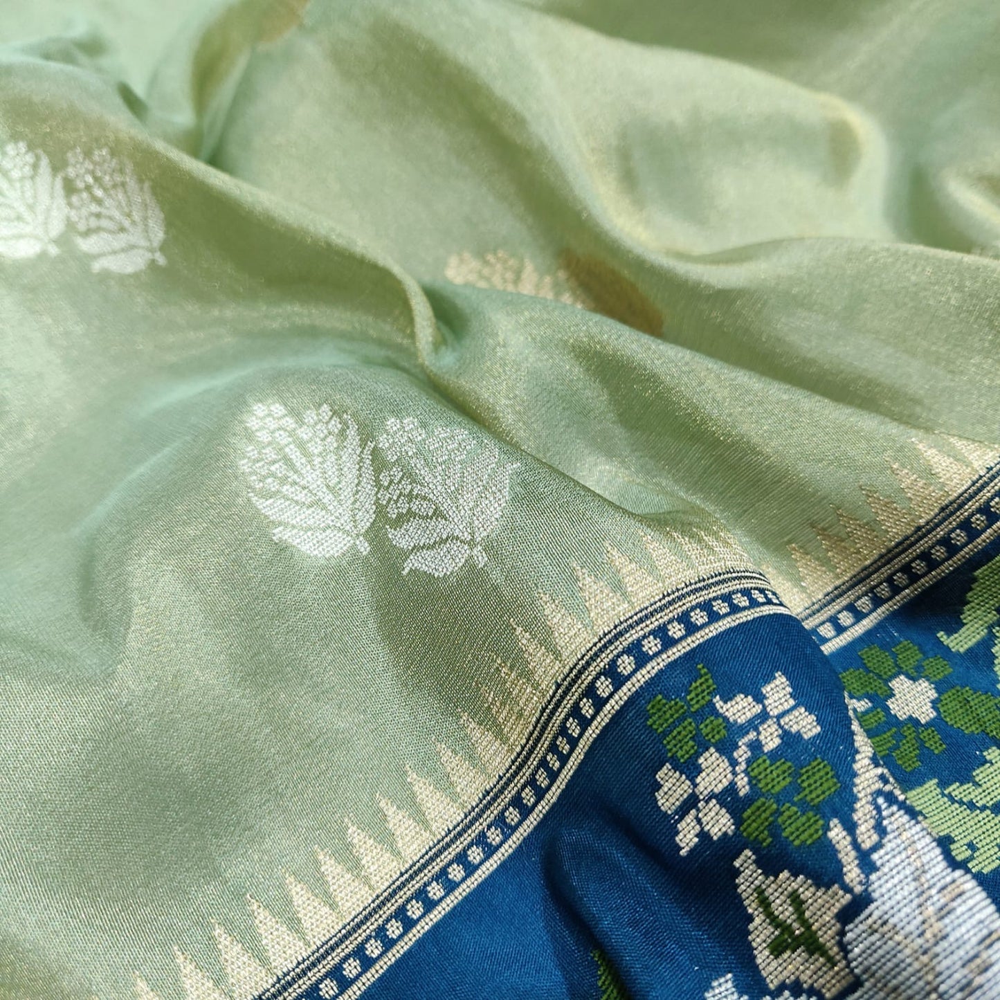 Rivisha Green tissue saree handwoven sarees Indian saree - Saffronfashionindia