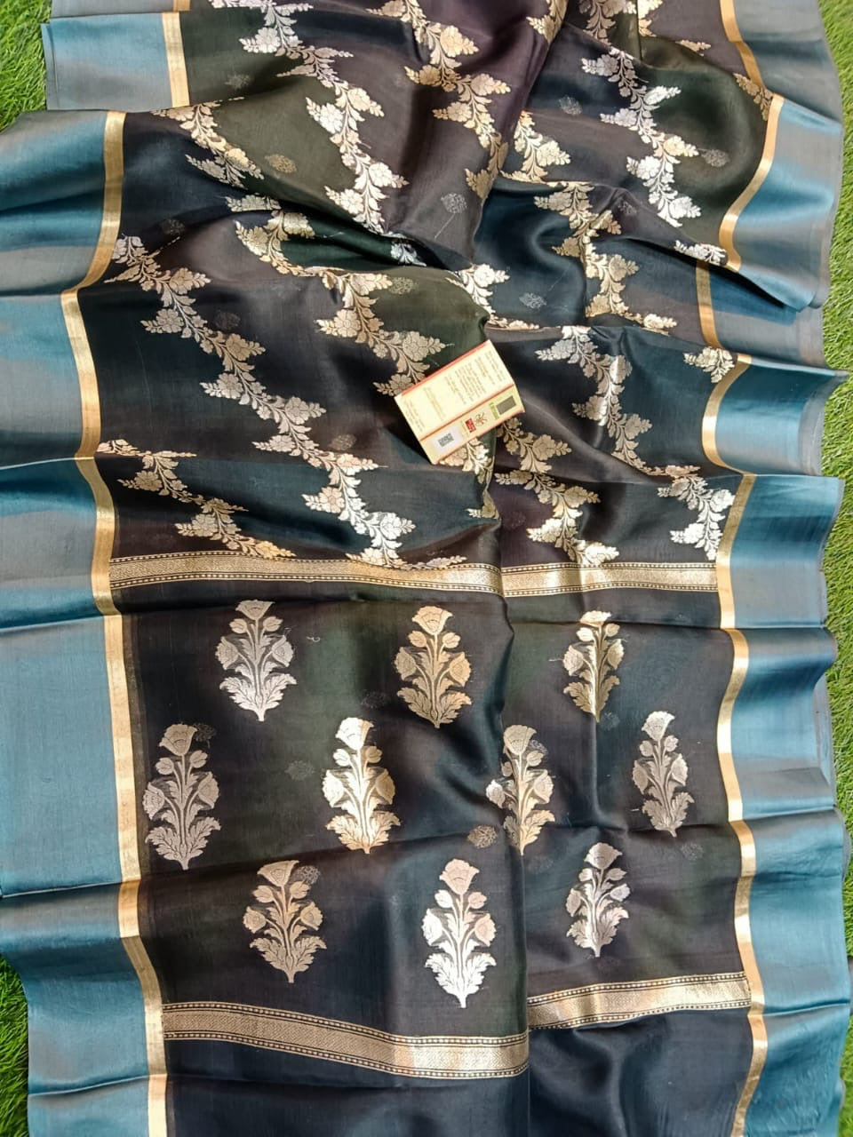 Ramgkat Kora saree Handlooms saree Banarsi saree blouse - Saffronfashionindia