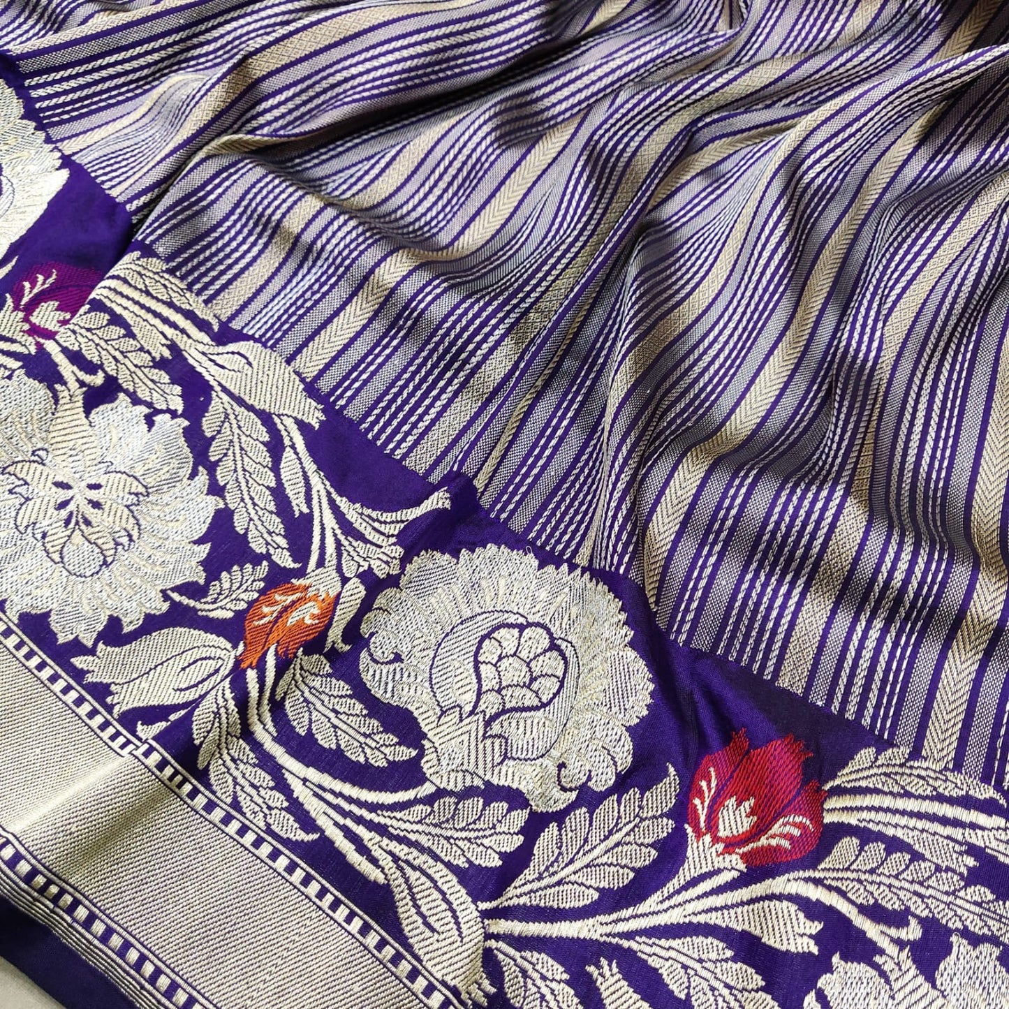 Mavisha Handwoven kadwa zari saree - Saffronfashionindia