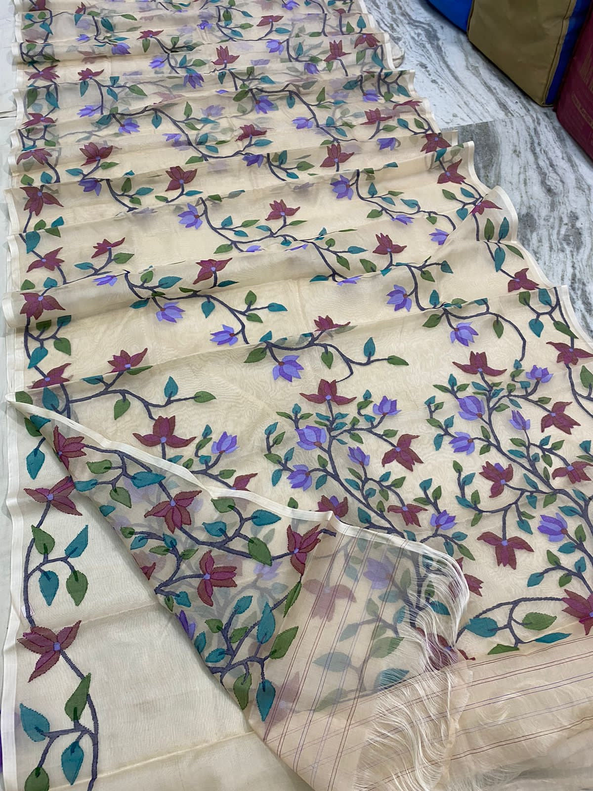 Malvika tantuj jamdani sarees handwoven saree - Saffronfashionindia