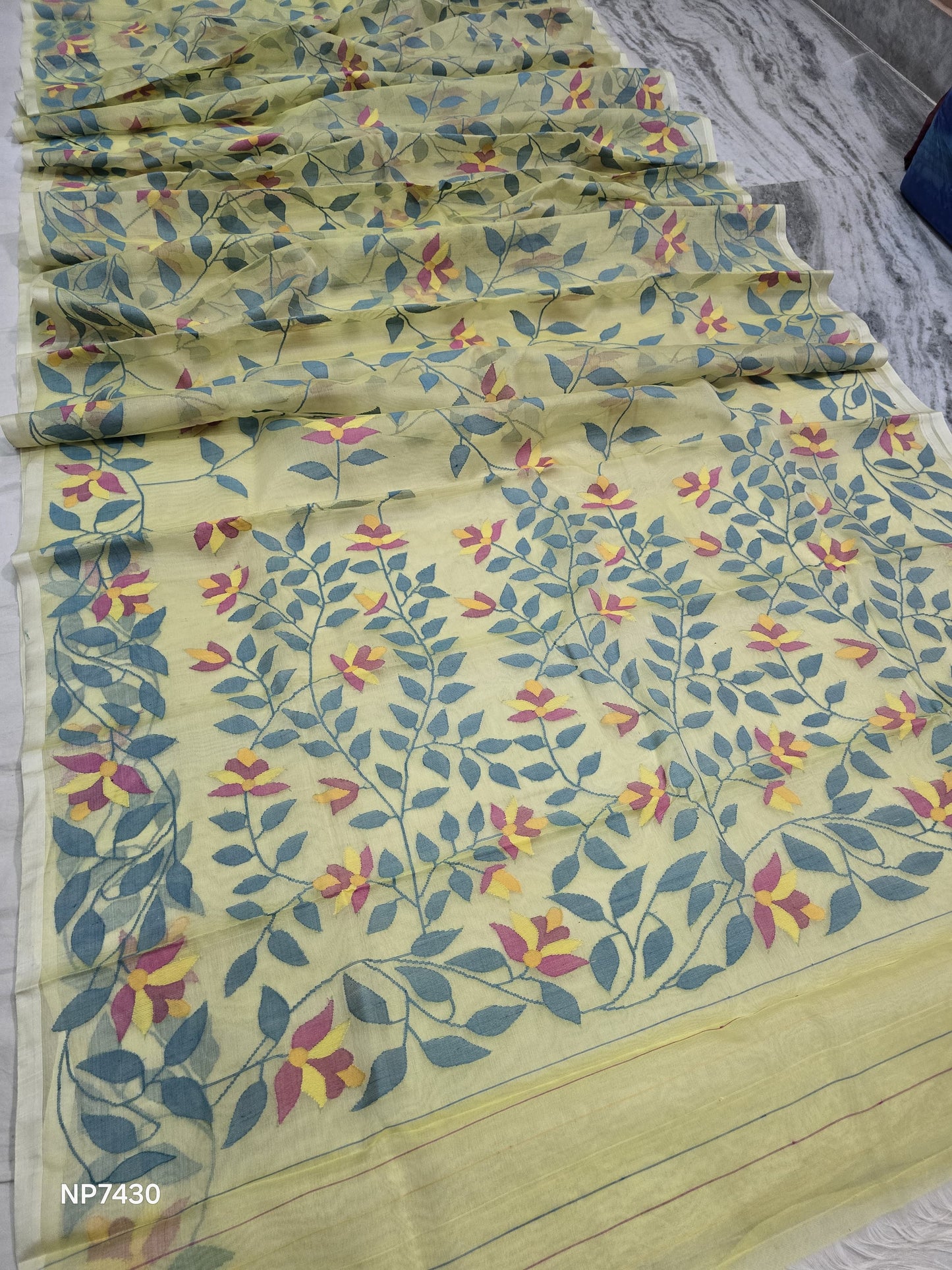 Vaminia Tantuj Jamdani saree handwoven sarees - Saffronfashionindia
