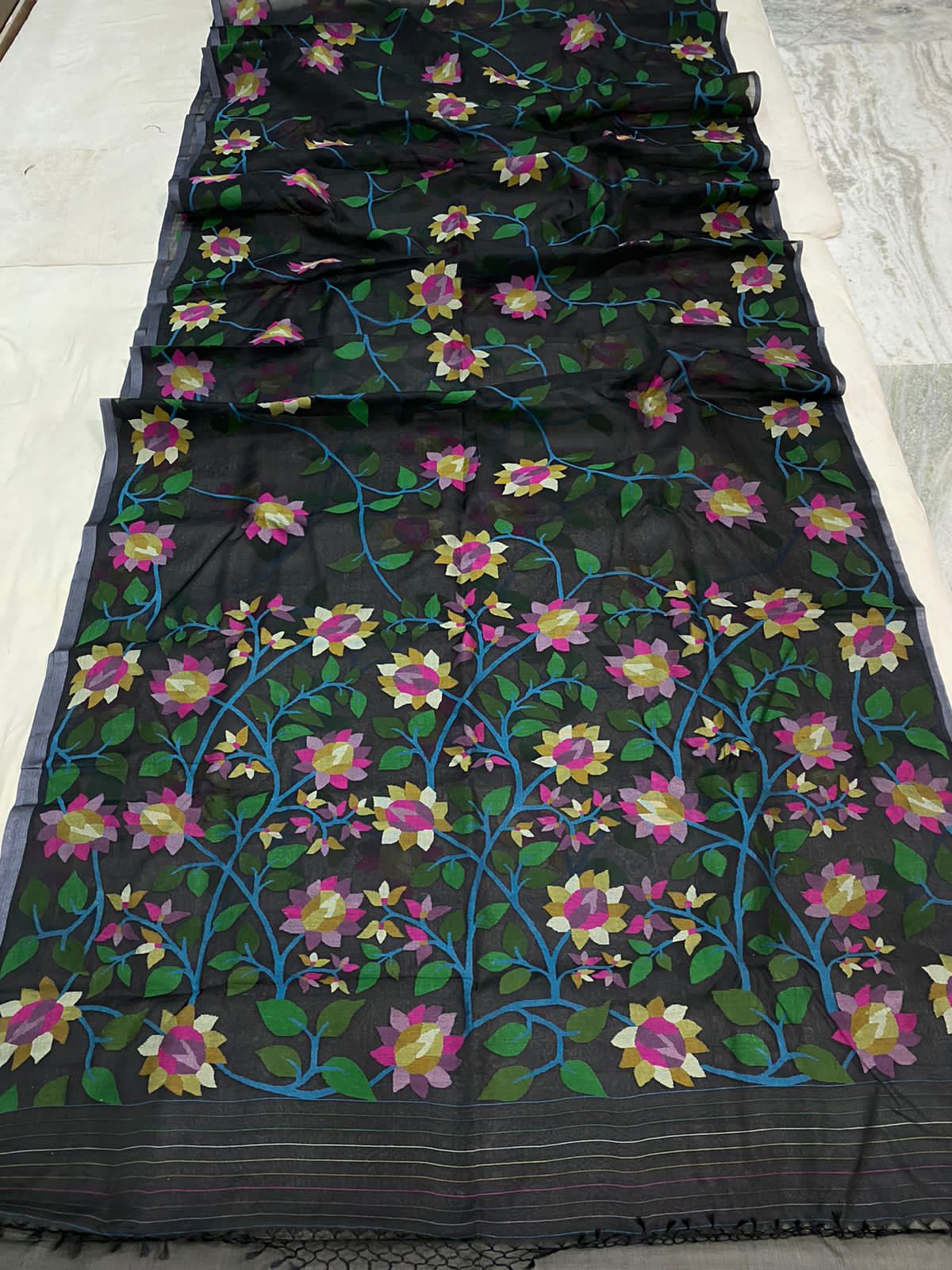 Wanisha muslin tantuj jamdani sari - Saffronfashionindia