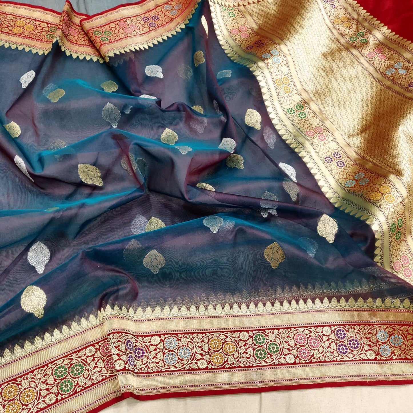 Rani kora handwoven kadwa saree - Saffronfashionindia