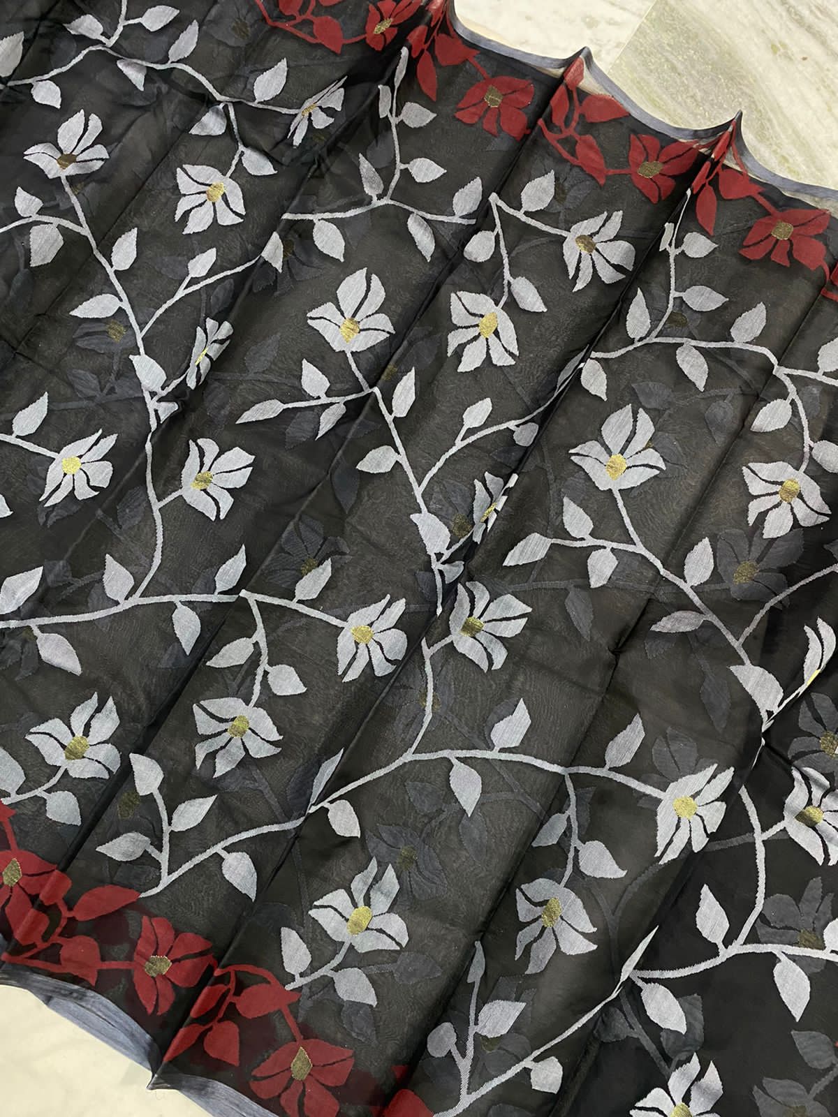 Lavasha tantuj jamdani sarees - Saffronfashionindia