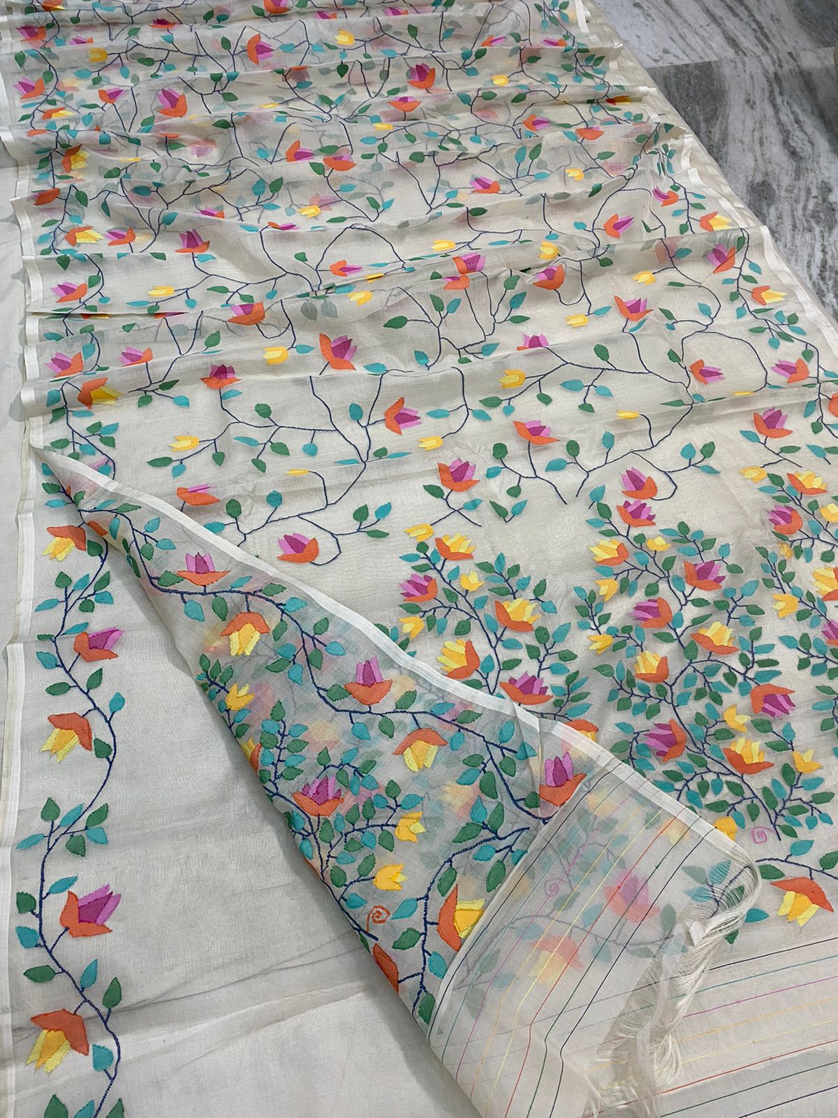 Lipika tantuj muslin jamdani saree - Saffronfashionindia