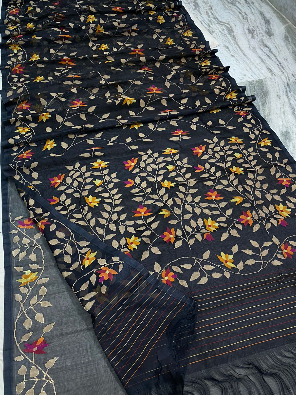 Muslin black tantuj jamdani saris - Saffronfashionindia