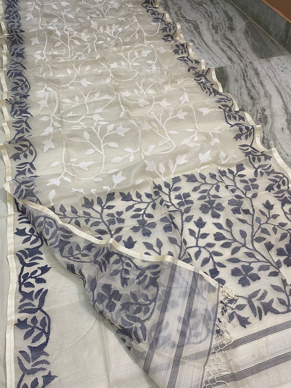 Lobina tantuj jamdani saree - Saffronfashionindia