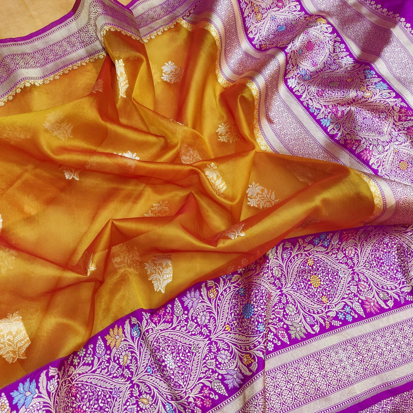 Livas kora kadwa handwoven saree - Saffronfashionindia