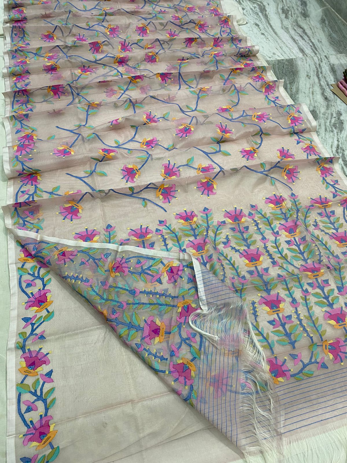 Angela tantuj Bengal jamdani saree - Saffronfashionindia
