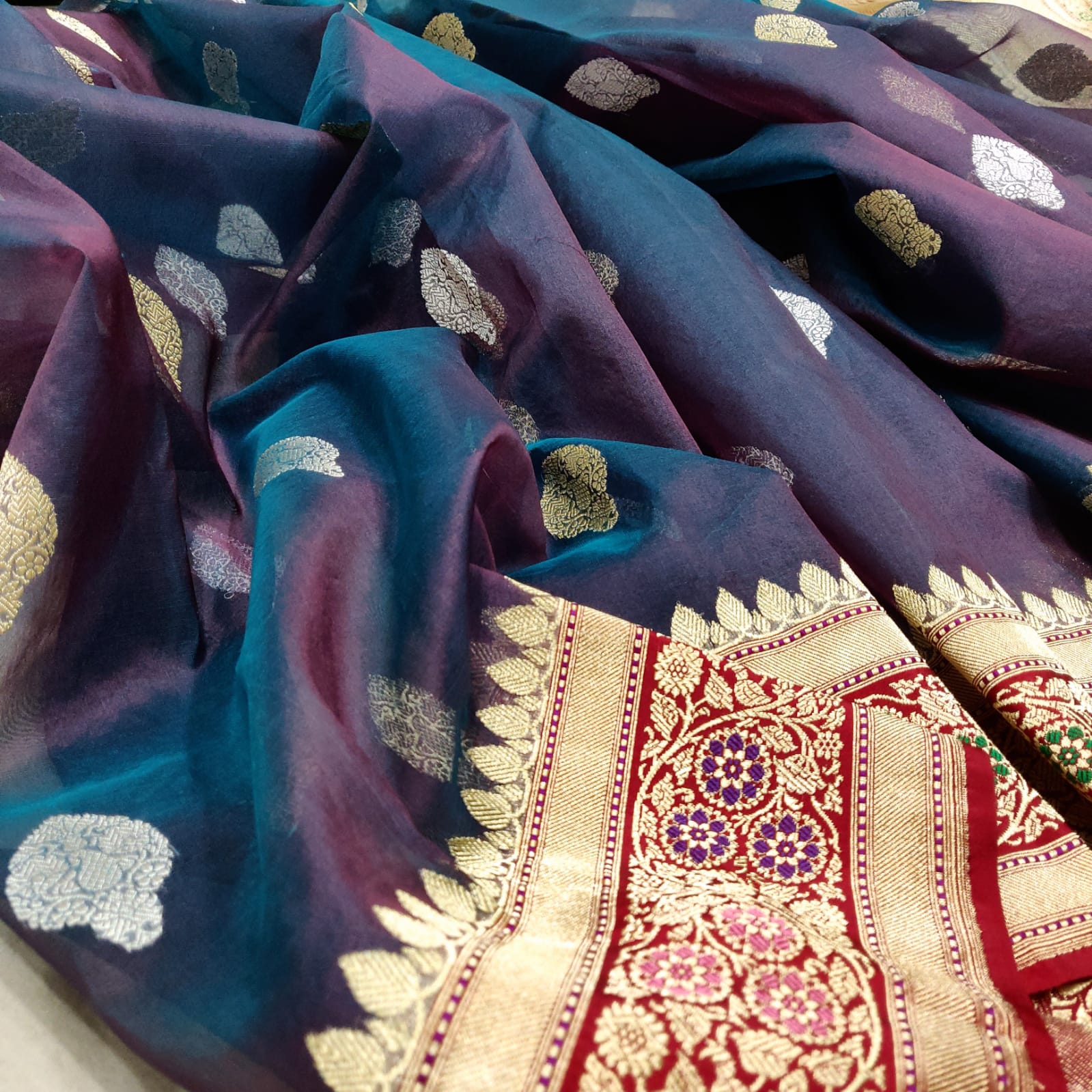Rani kora handwoven kadwa saree - Saffronfashionindia