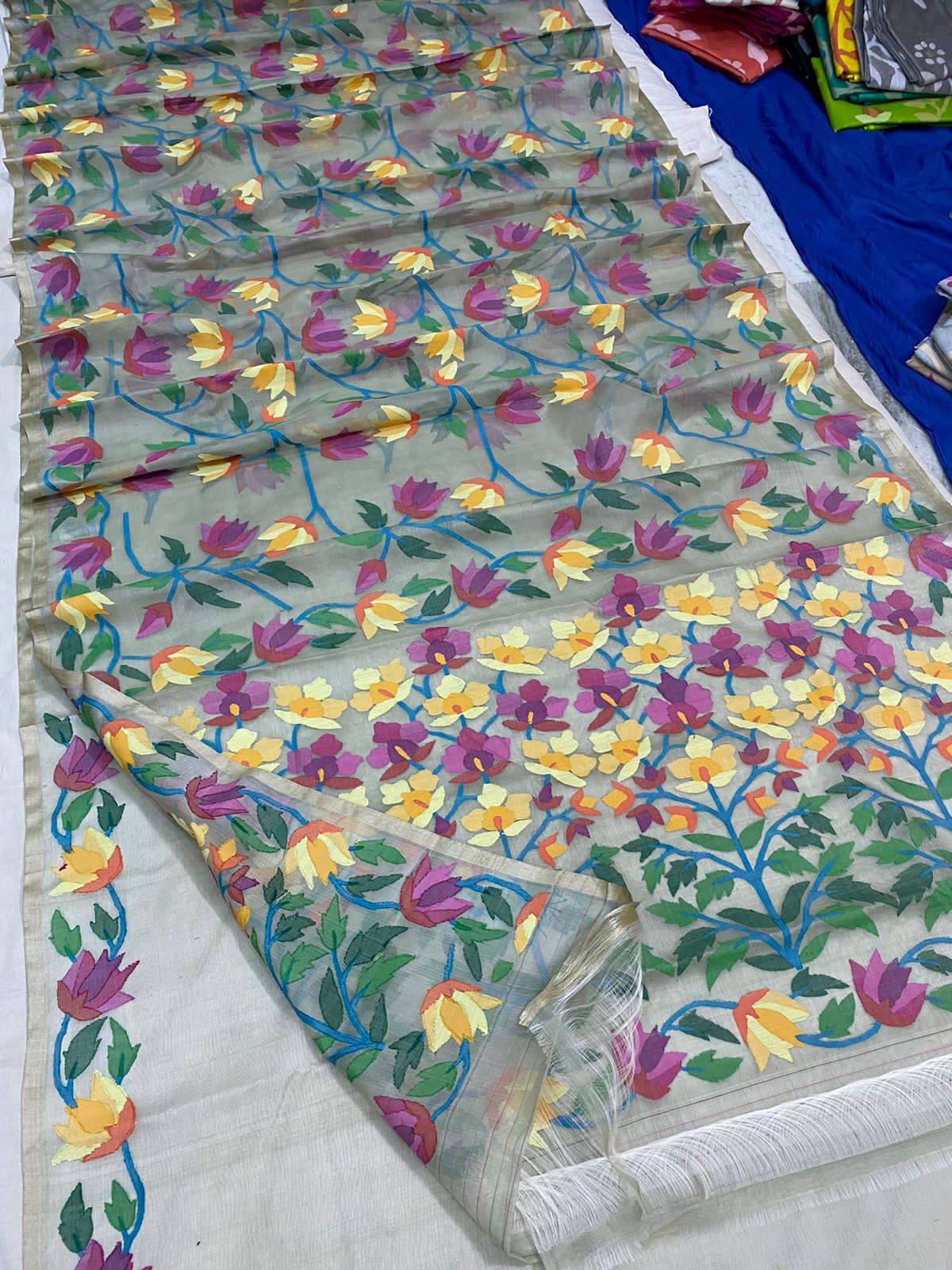 Lolita tantuj muslin saree - Saffronfashionindia