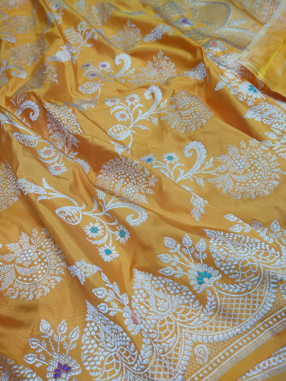 Maharani inspired handwoven Katan silk kadwa saree - Saffronfashionindia