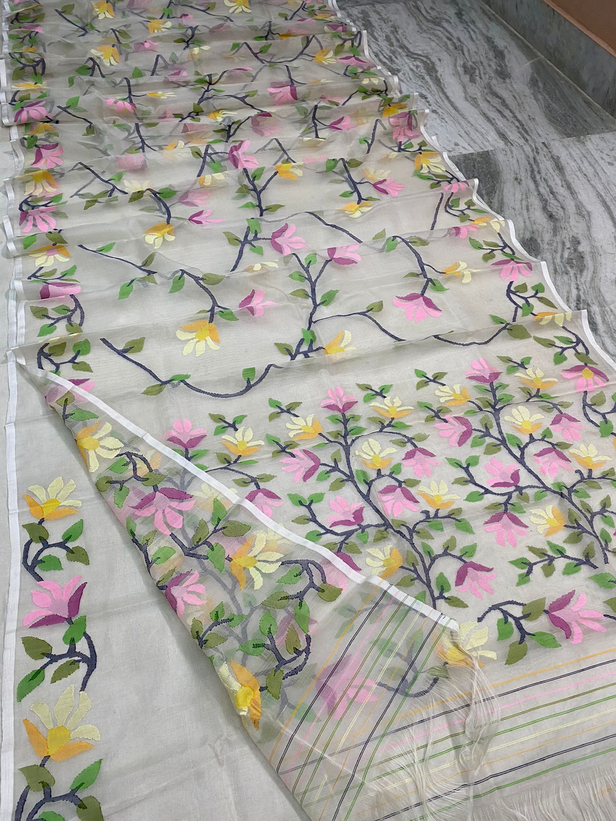 Naisha jamdani handwoven saree - Saffronfashionindia