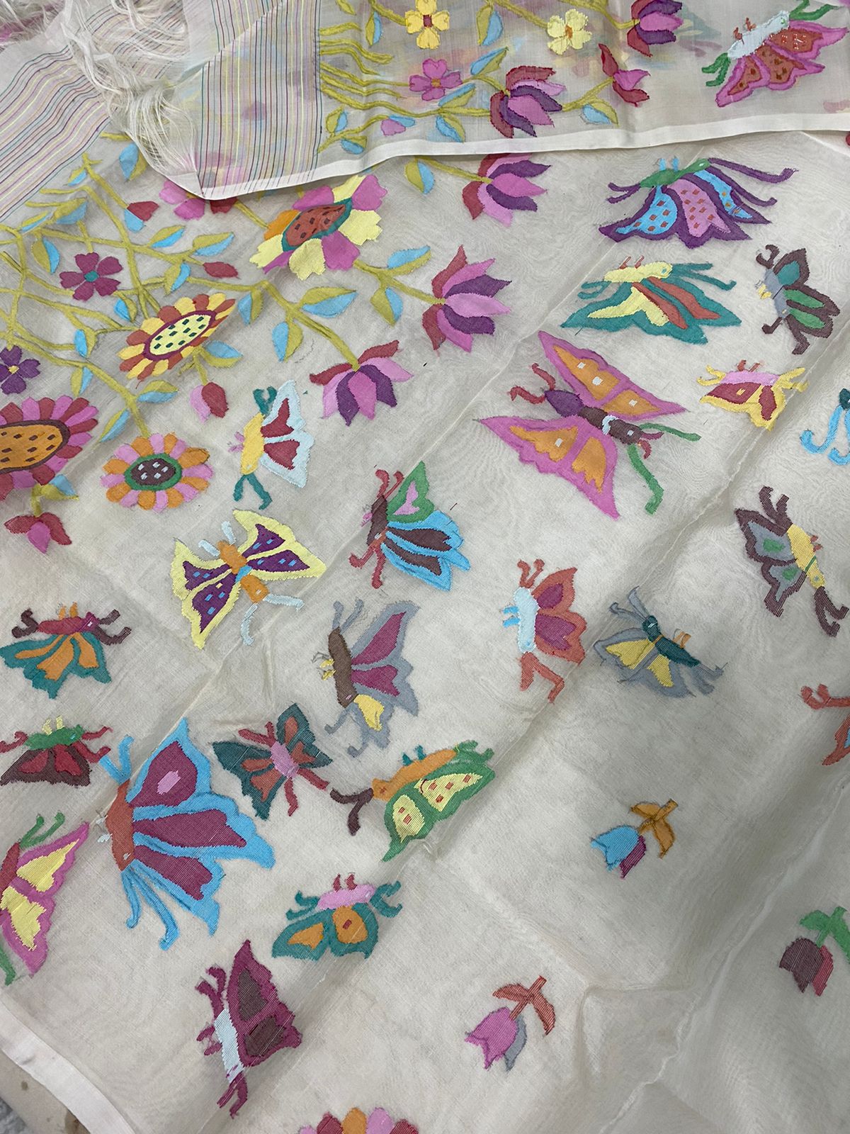 Blossom tantuj handwoven muslin jamdani saree - Saffronfashionindia