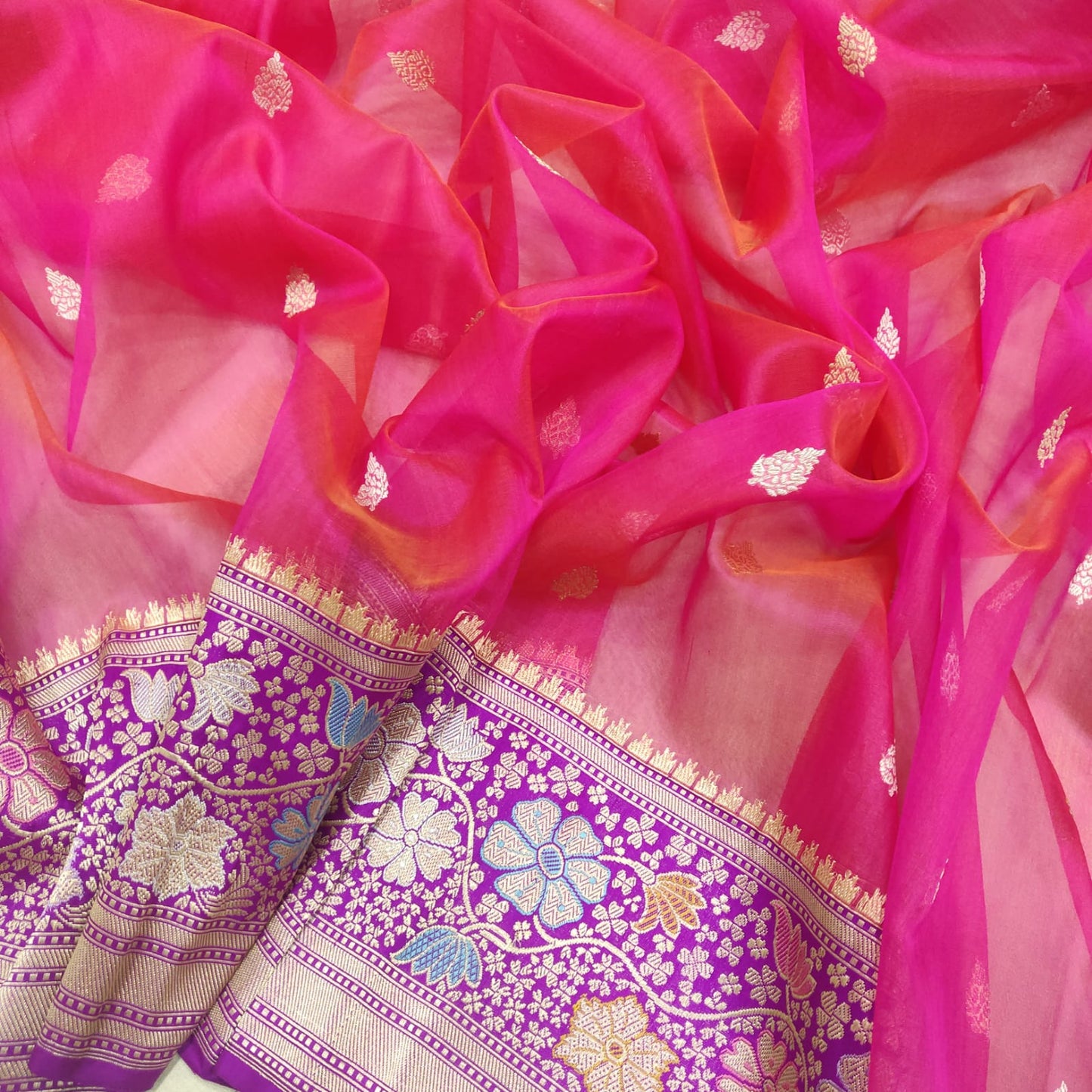 Avehli handwoven Kora kadwa sari  kadwa. - Saffronfashionindia