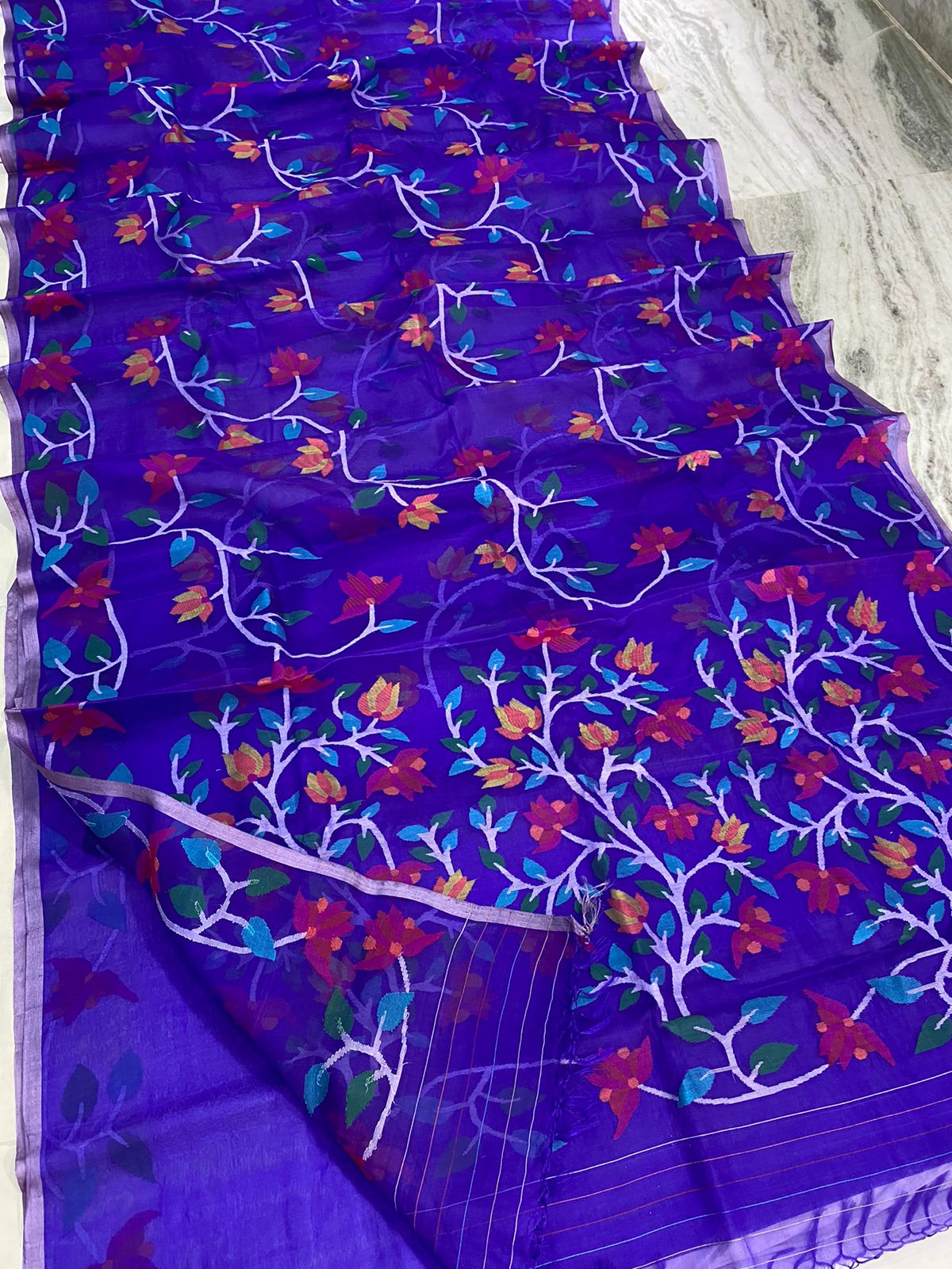 Wishi tantuj muslin jamdani saree - Saffronfashionindia