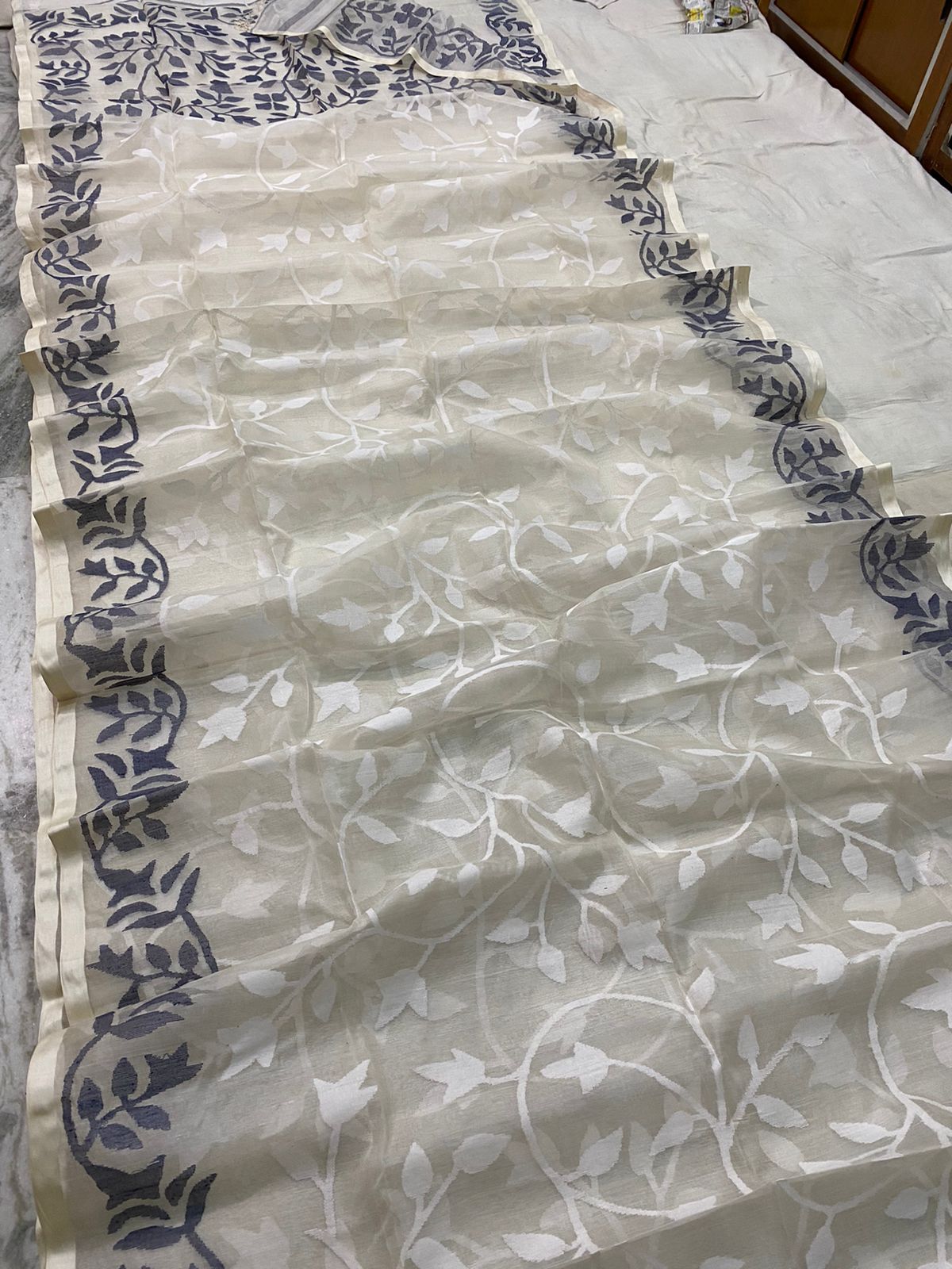 Lobina tantuj jamdani saree - Saffronfashionindia