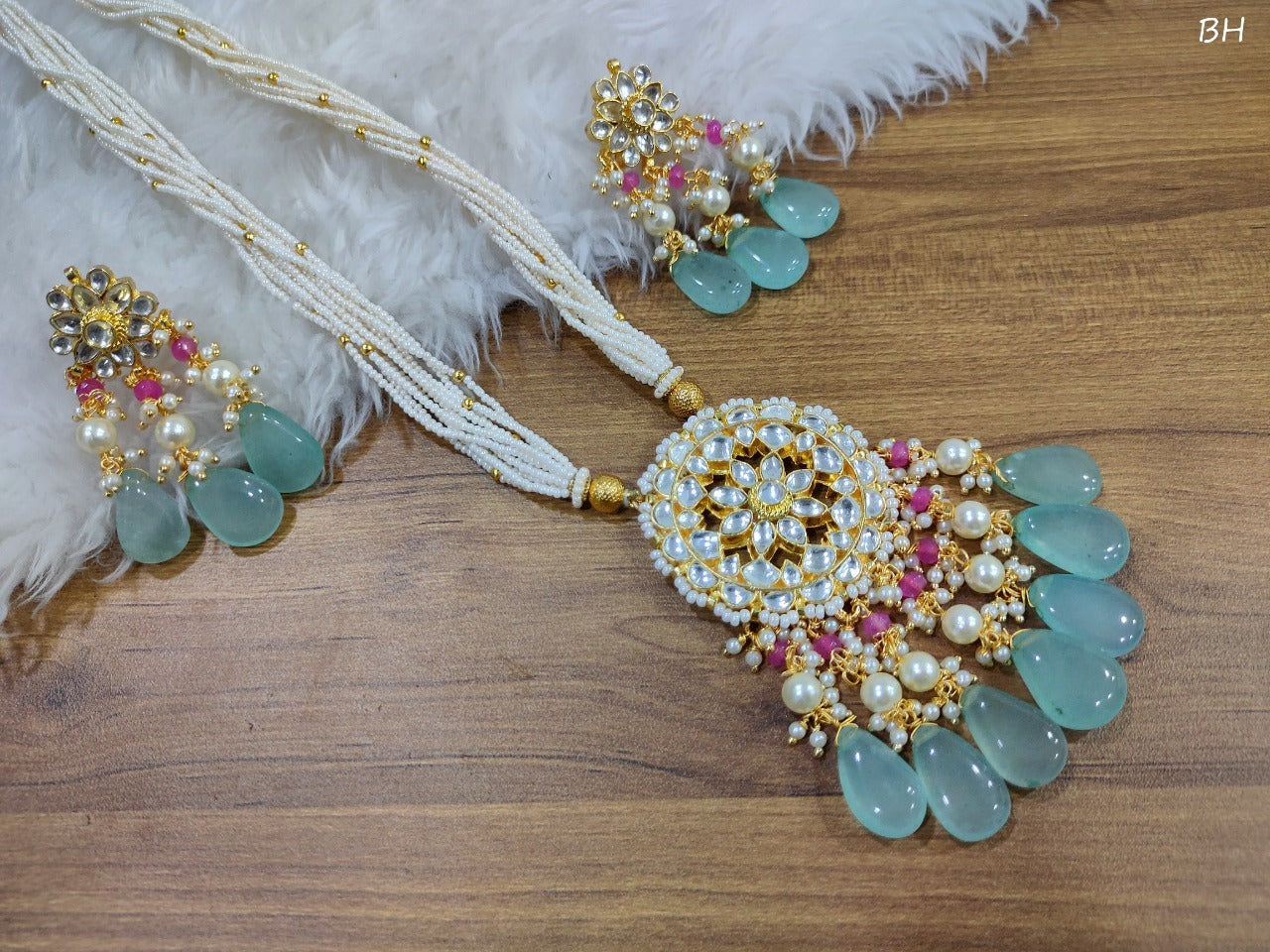 Parisha Pearl necklace set - Saffronfashionindia