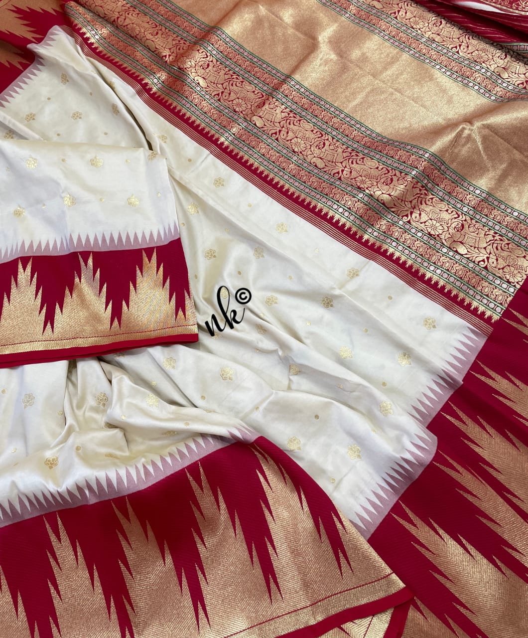Women banarsi temple bordered saree - Saffronfashionindia