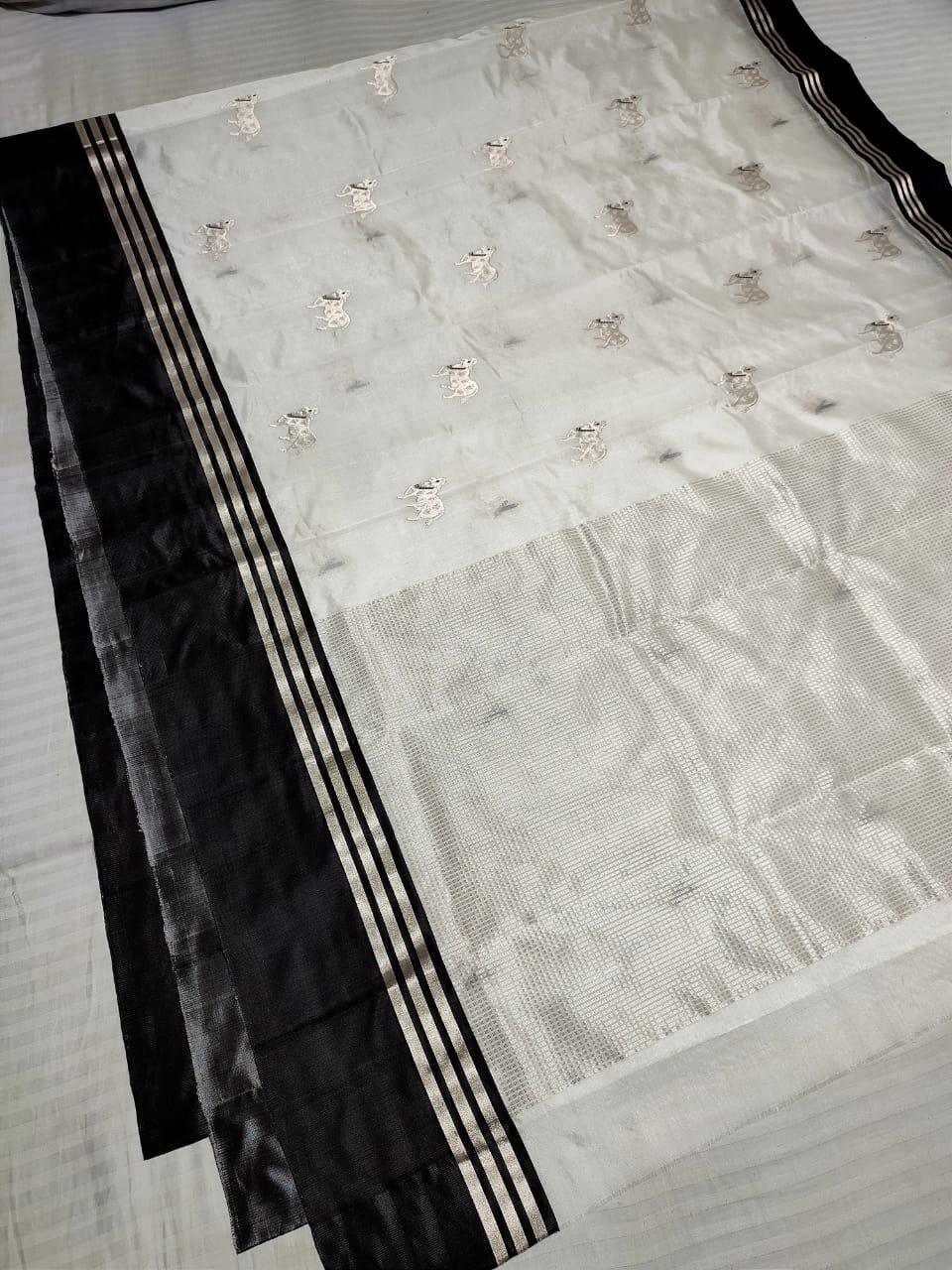 Ruchin Chanderi pattu silk saree - Saffronfashionindia