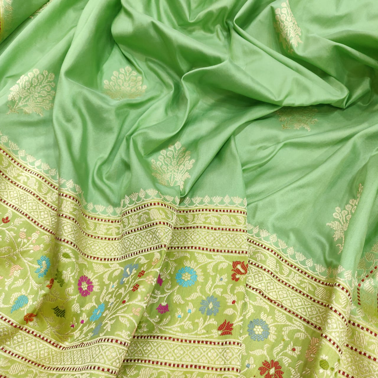 Mahira Katan beautiful saree - Saffronfashionindia