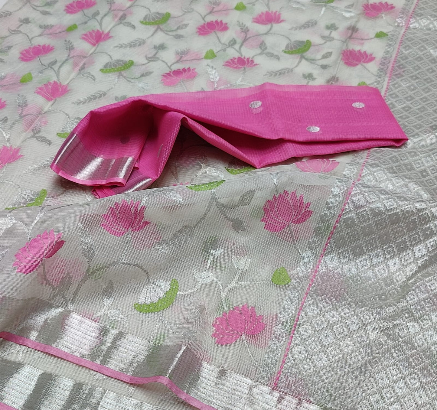 Zinati zari kota handloom saree - Saffronfashionindia