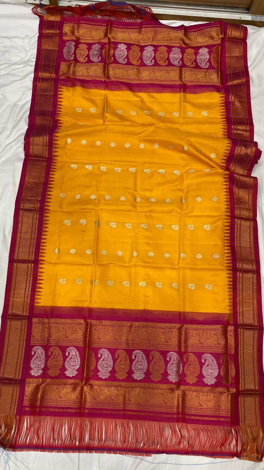 Nevi gadwal pattu dupatta - Saffronfashionindia