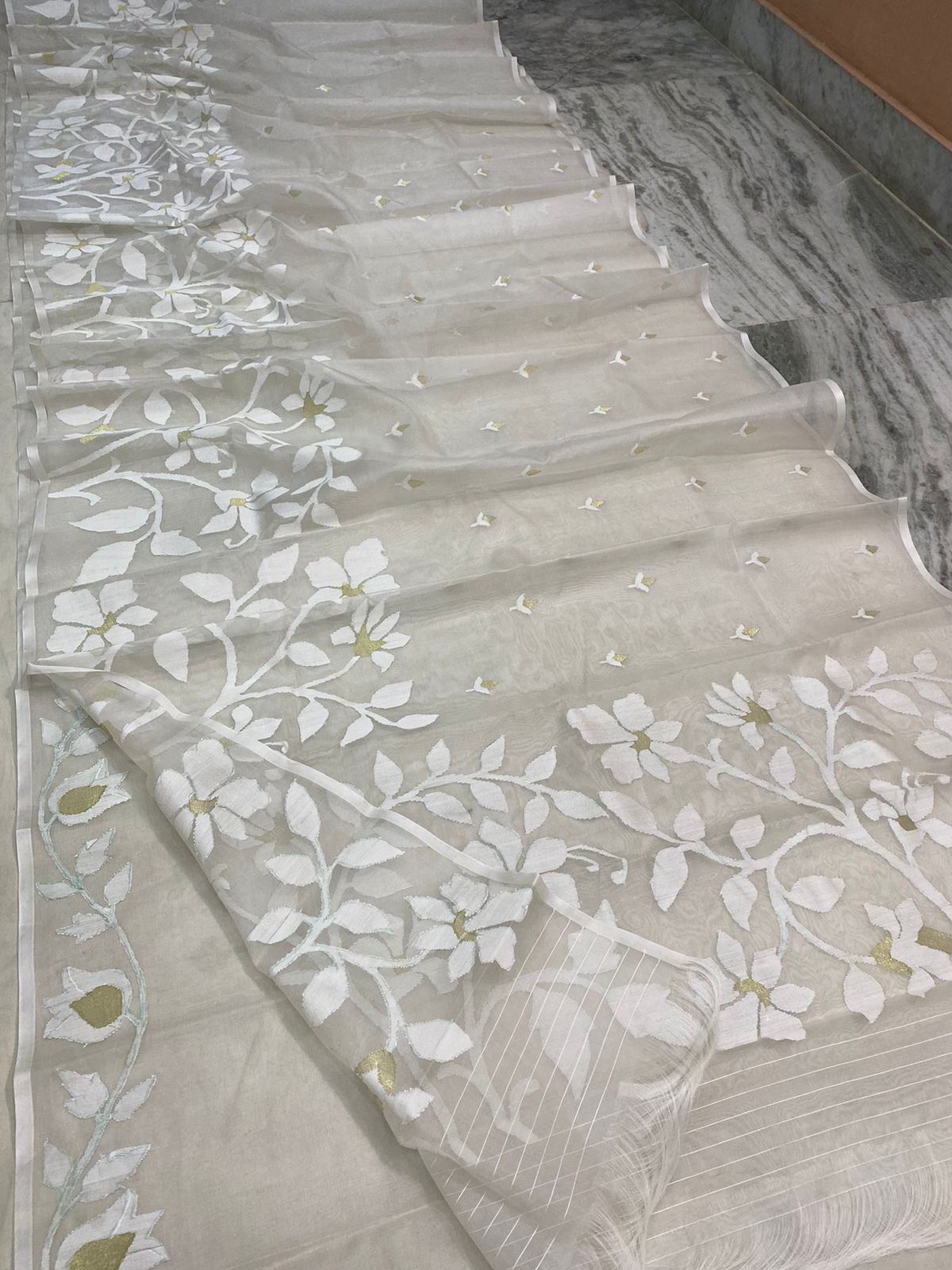 Shamira jamdani saree - Saffronfashionindia