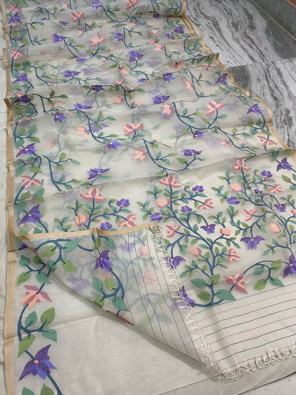 Paheli muslin tantuj saree - Saffronfashionindia
