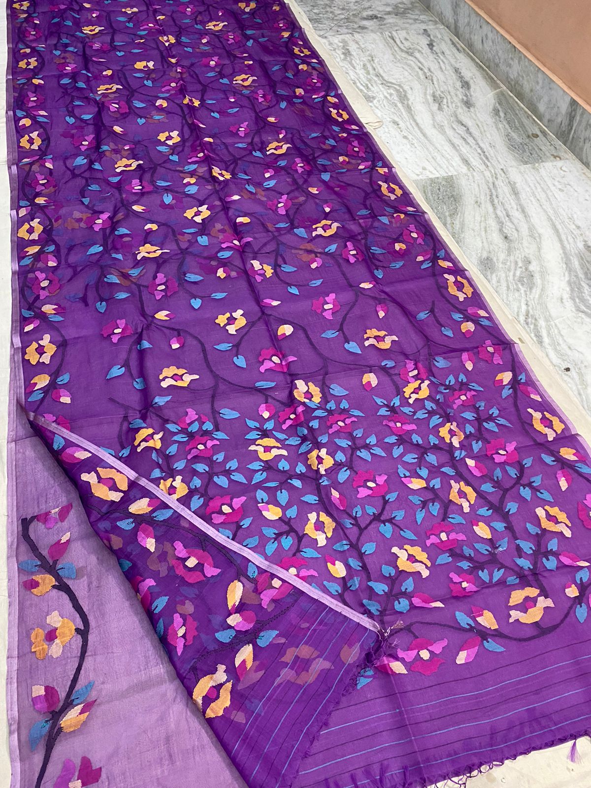 Ivish tantuj saree - Saffronfashionindia
