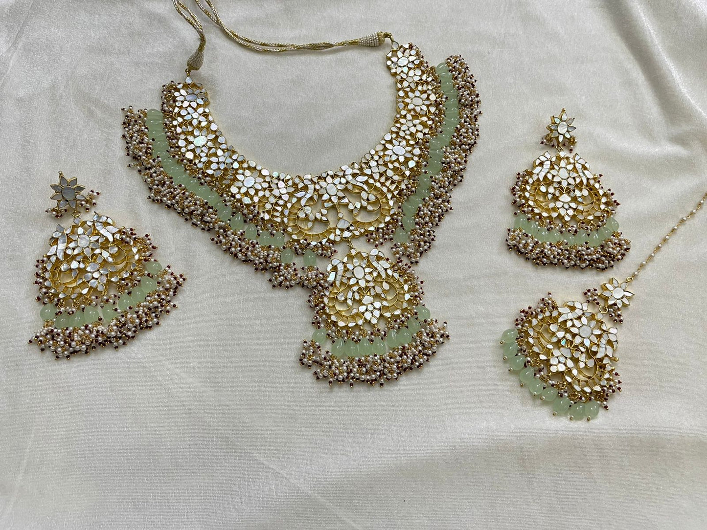 Venera Kundan necklace set - Saffronfashionindia