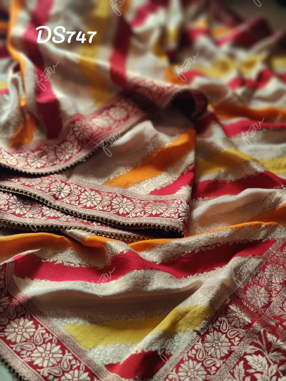 Festival Lehariya munga saree - Saffronfashionindia