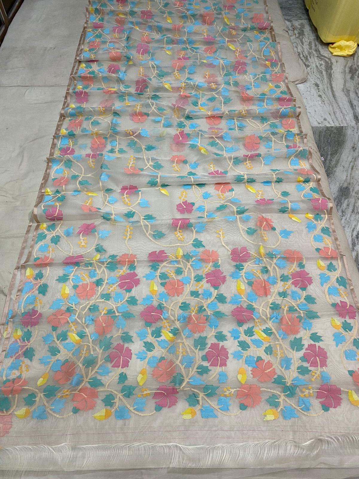 Ranisha Tantuj Jamdani saree - Saffronfashionindia