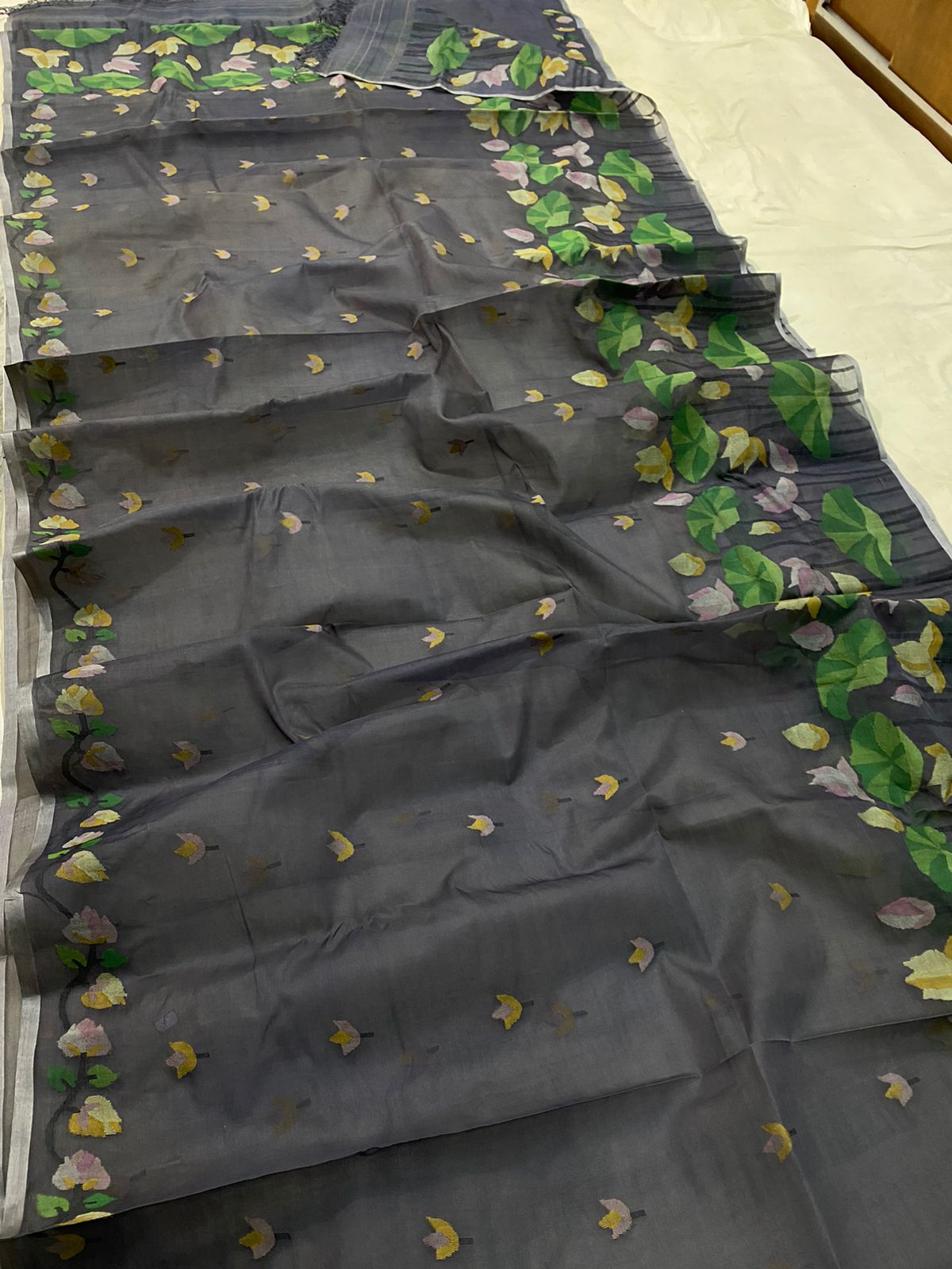 Arvika handwoven tantuj jamdani saree - Saffronfashionindia